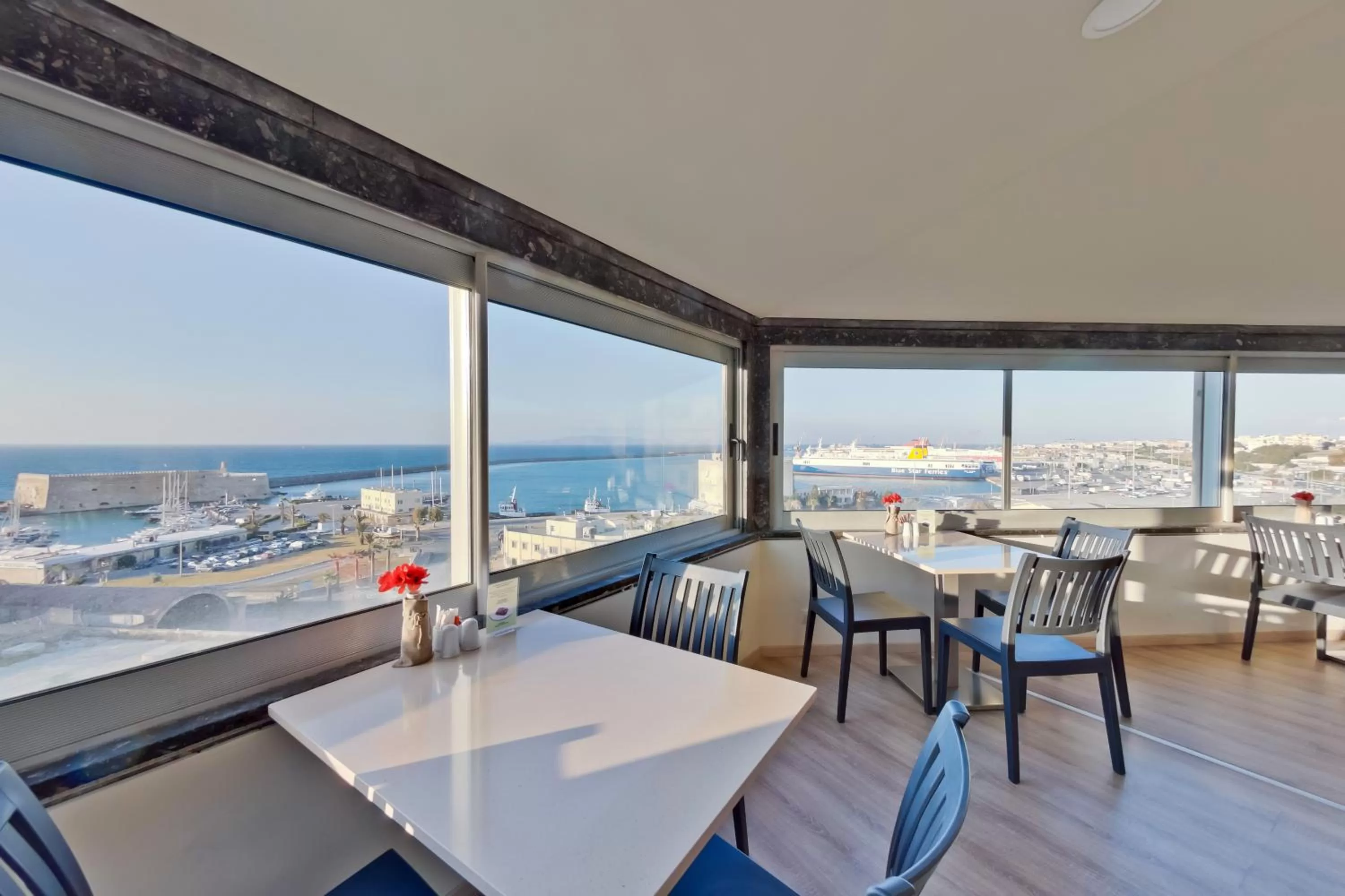 Restaurant/places to eat in Marin Hotel