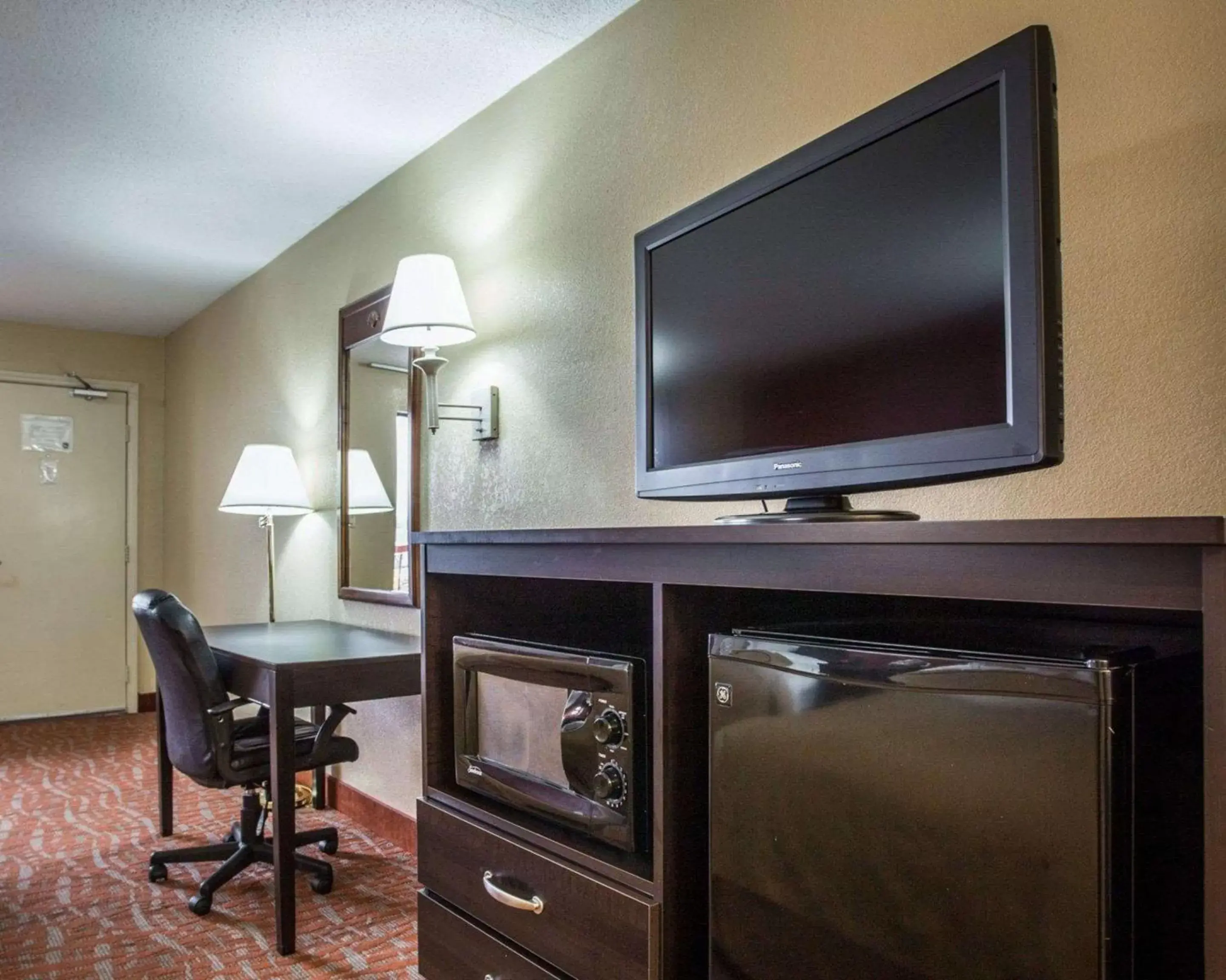 Photo of the whole room, TV/Entertainment Center in Quality Inn & Suites Monroe