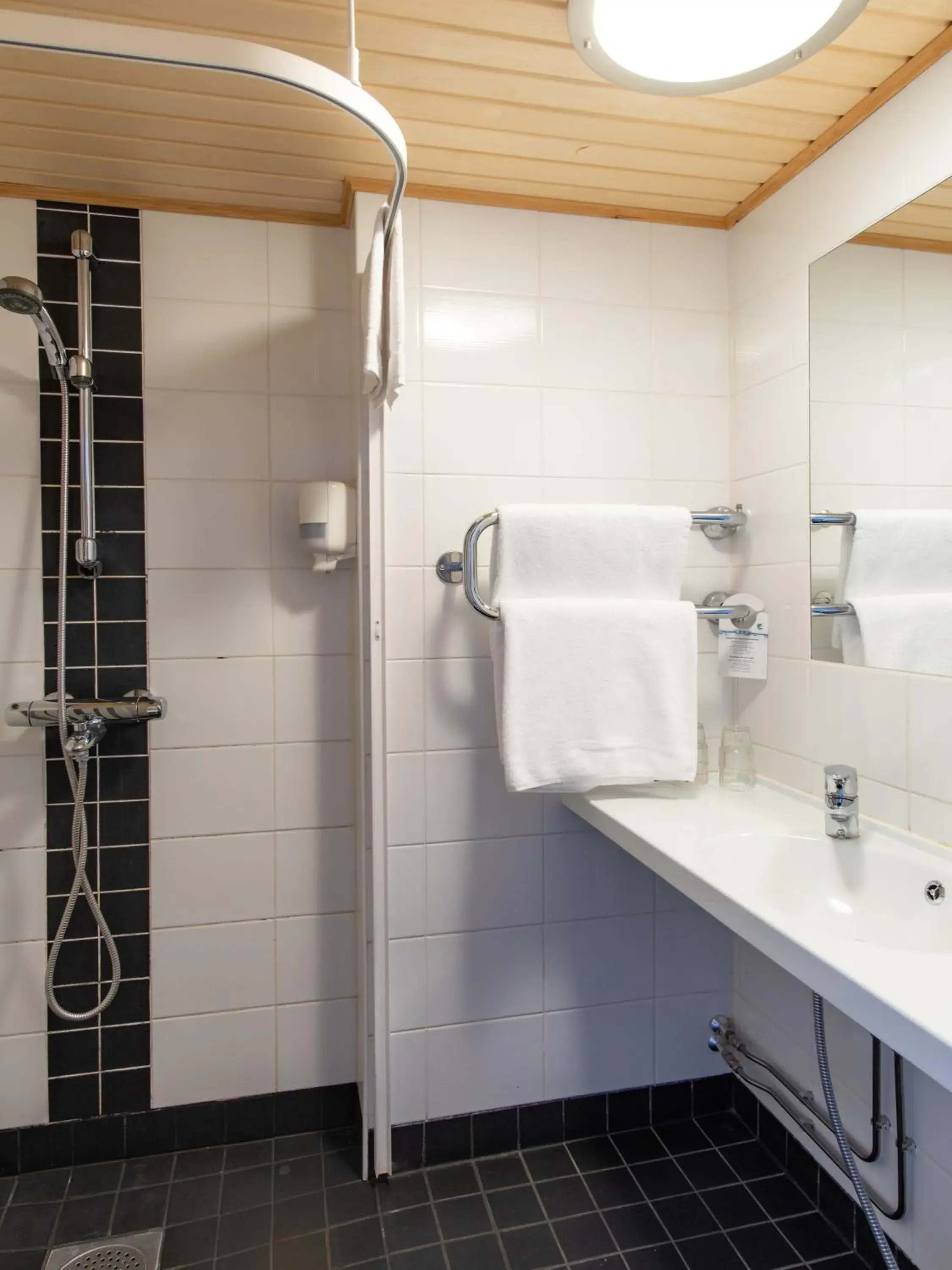 Bathroom in Hotel Jahtihovi