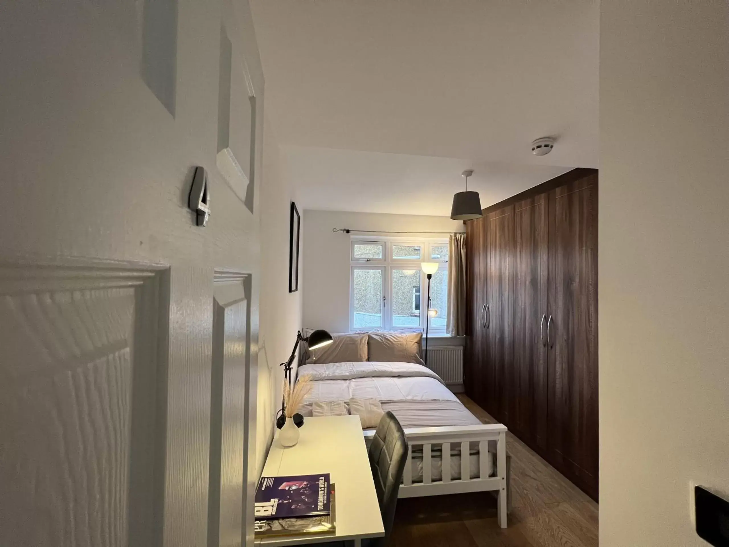 Double Room with Shared Bathroom in 4 Wharncliffe Drive