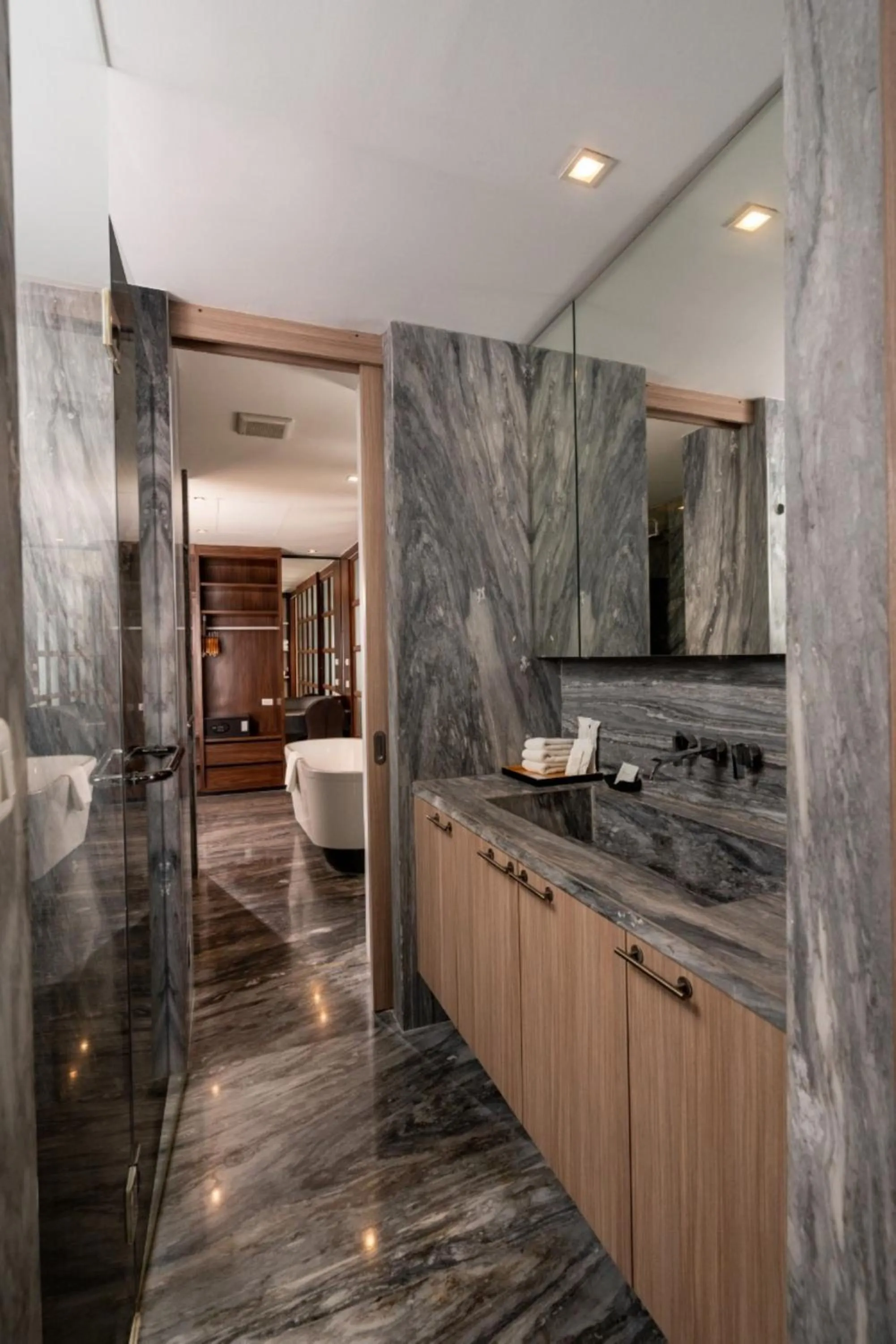 Shower in Sanae' Hotel Nimman