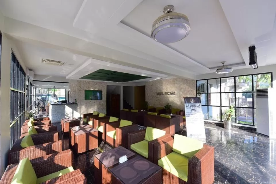 Lounge or bar in Hotel La Orilla Muzaffarabad