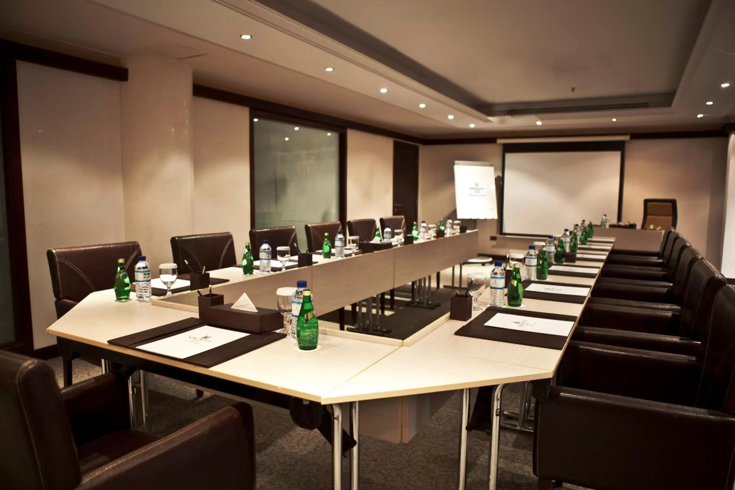 Business facilities in Kingsgate Hotel by Millennium
