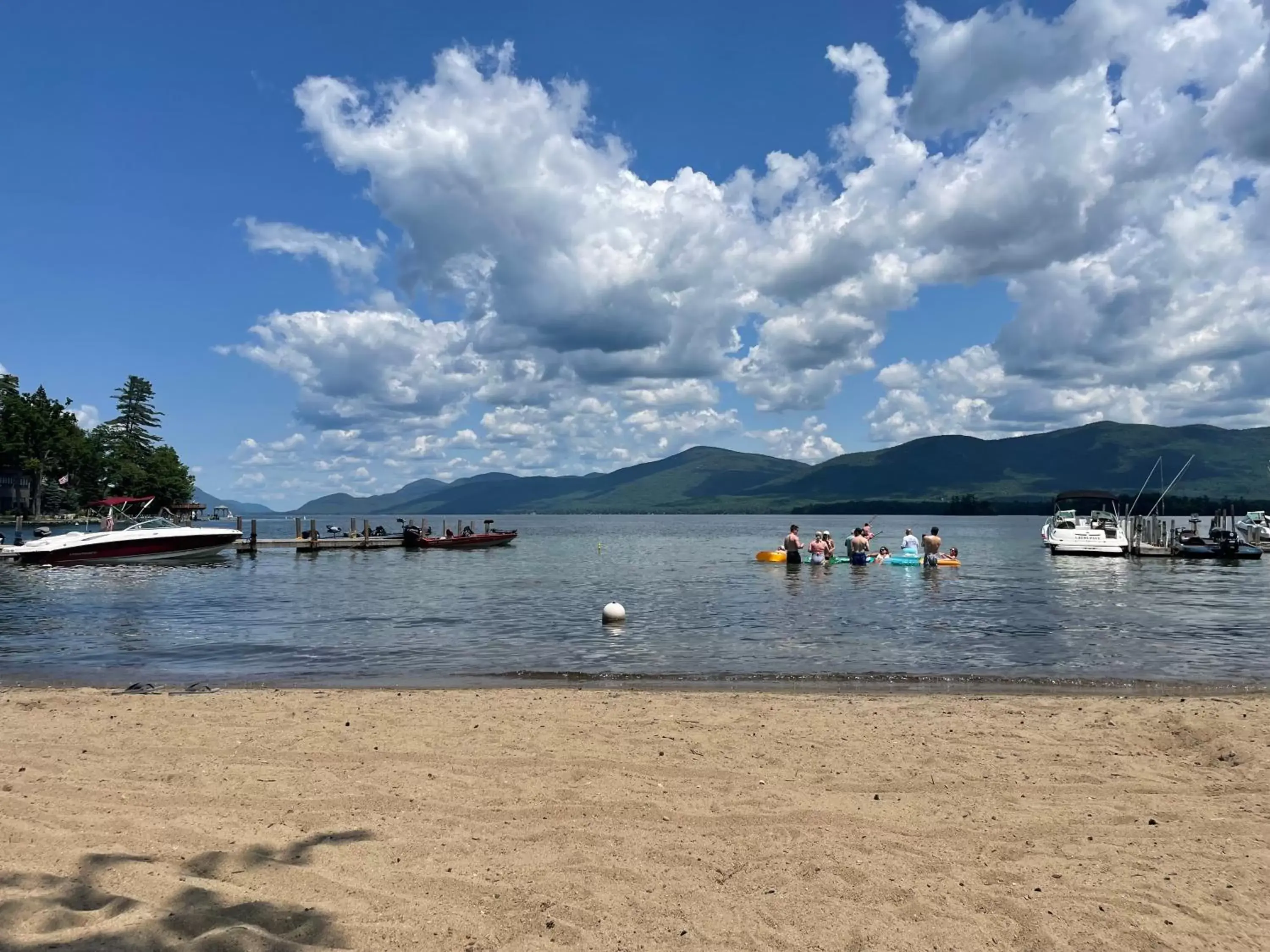 Beach in Hill View Motel and Cottages