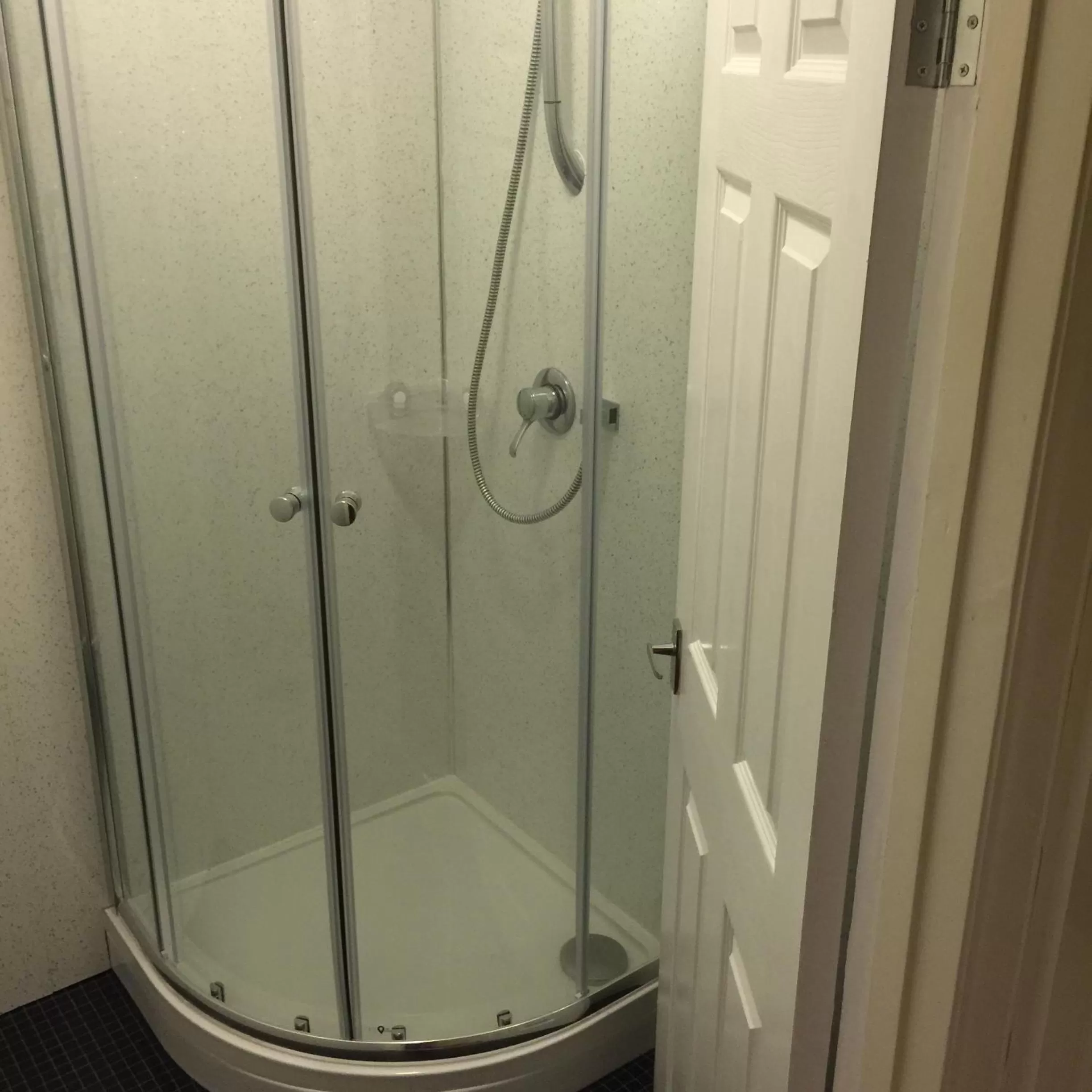 Shower in Mallowview guest house