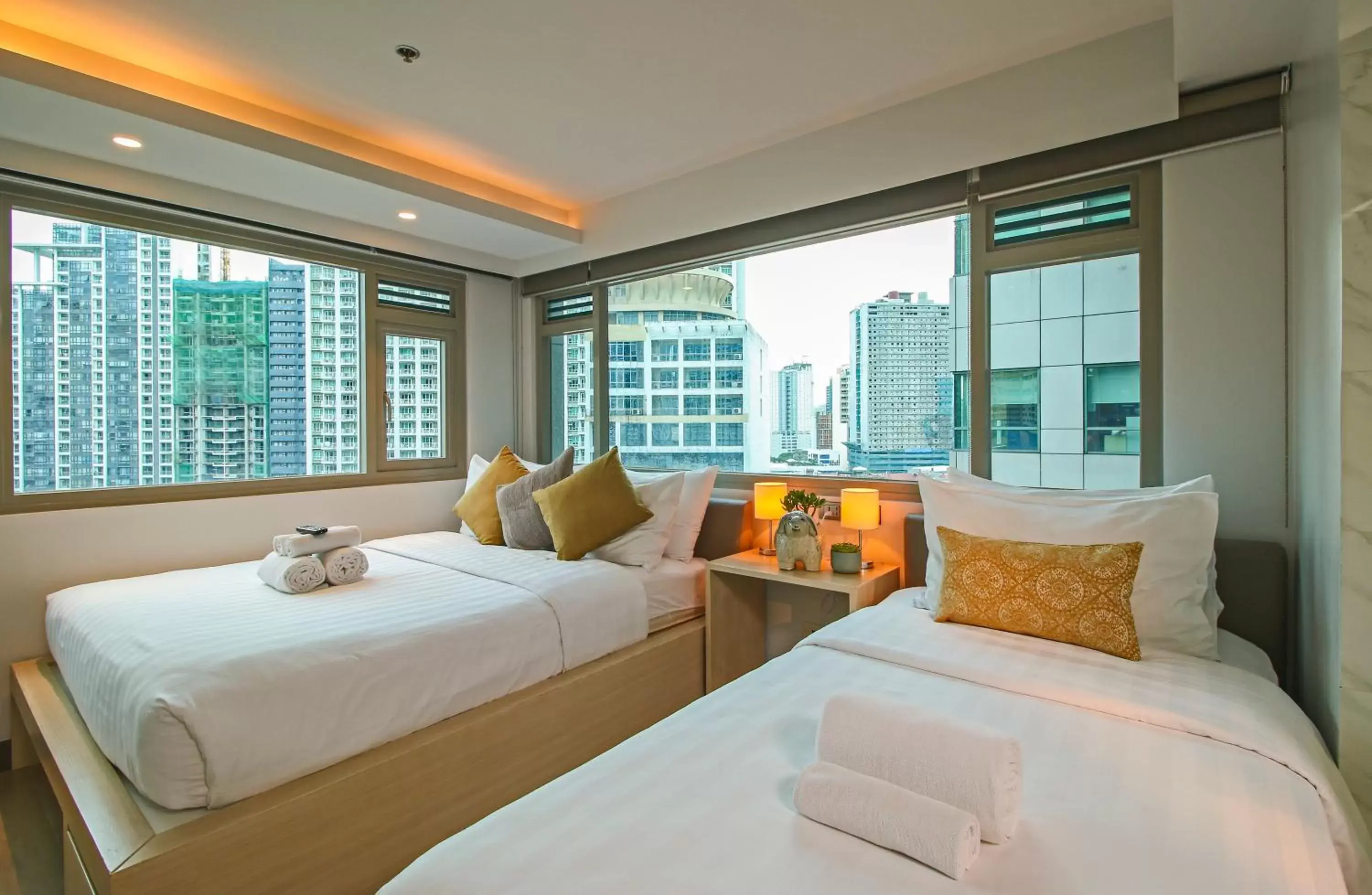 View (from property/room), Bed in The Mini Suites - Eton Tower Makati