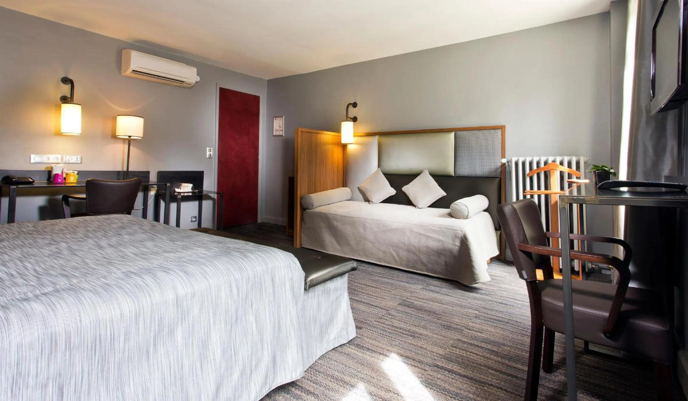 Bed in Hotel Concortel Paris