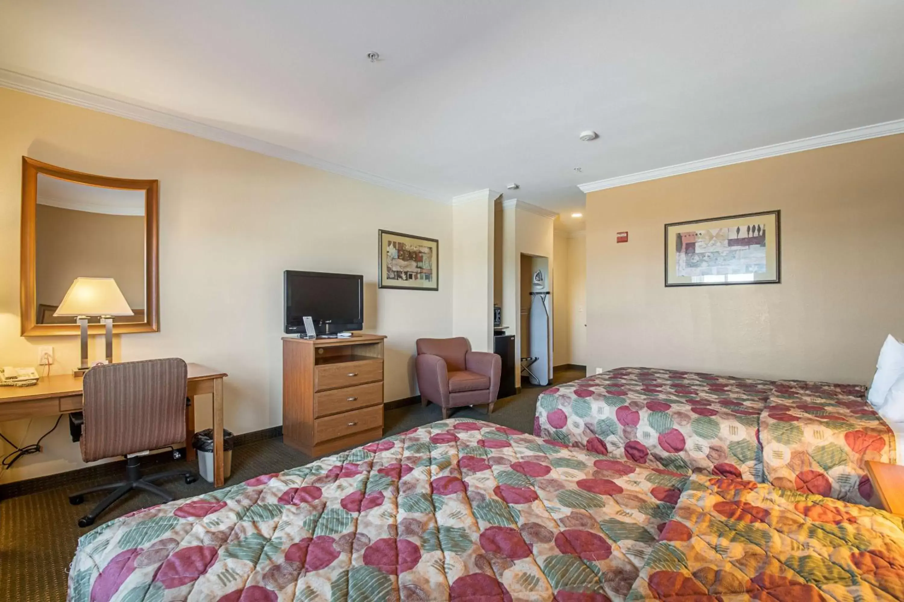 Photo of the whole room, Bed in Days Inn by Wyndham Copperas Cove