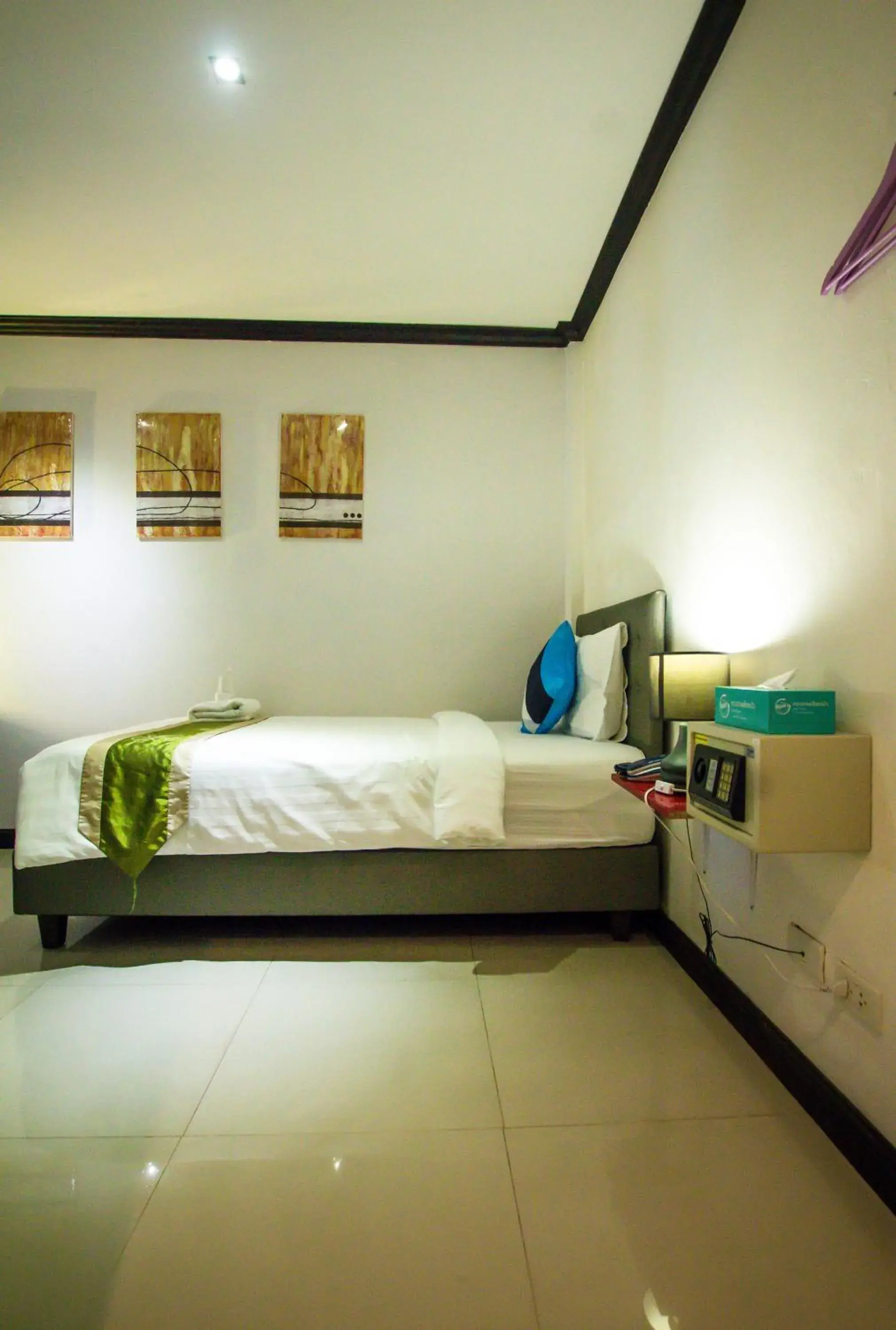 Bedroom, Bed in Queen Boutique Hotel