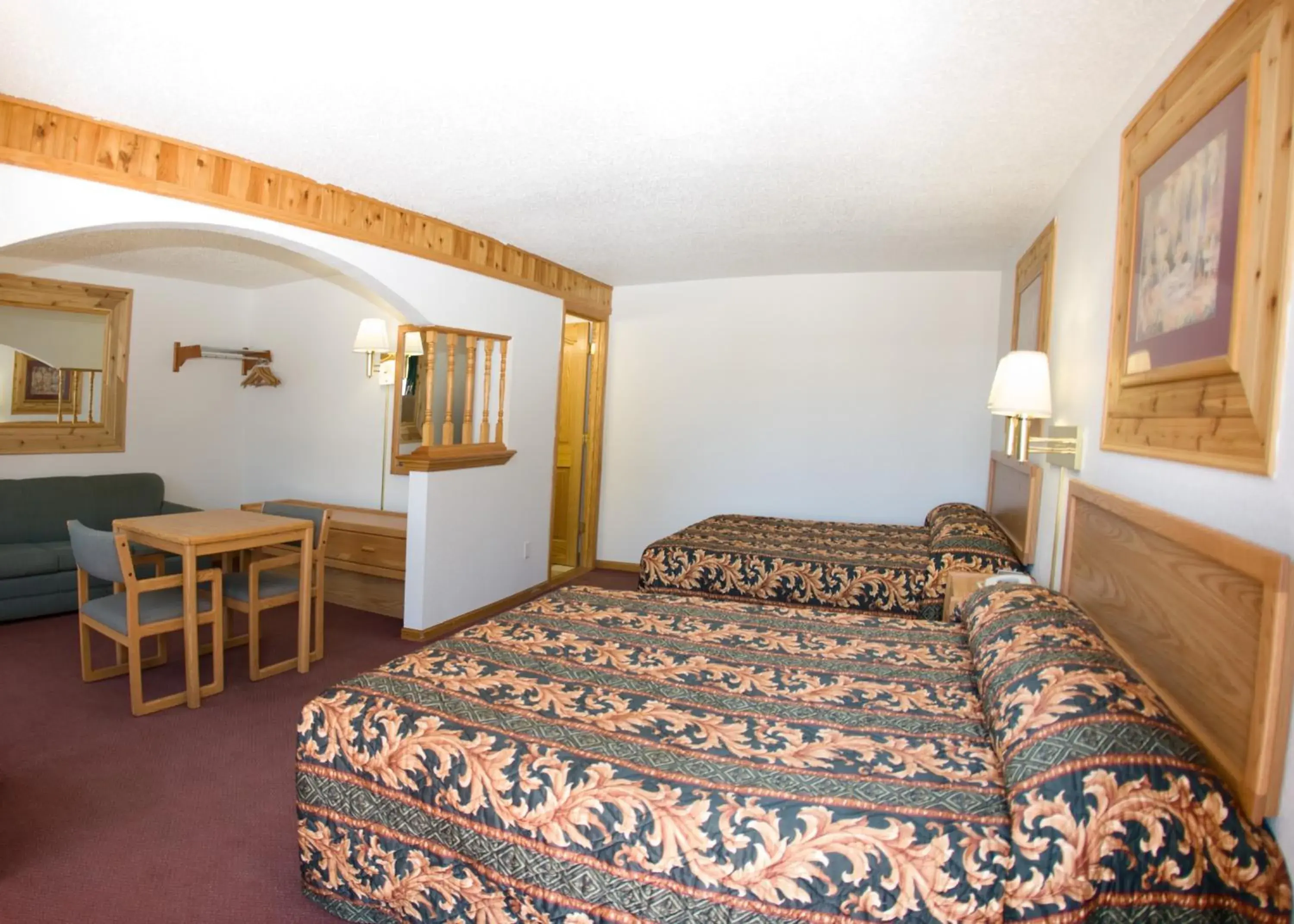 Photo of the whole room, Bed in North Country Inn And Suites