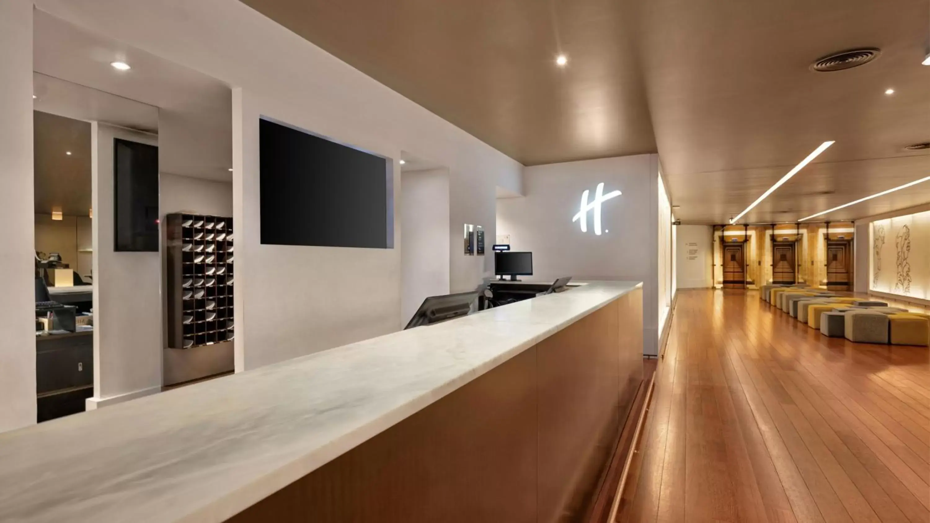 Property building, Lobby/Reception in Holiday Inn Porto Gaia, an IHG Hotel