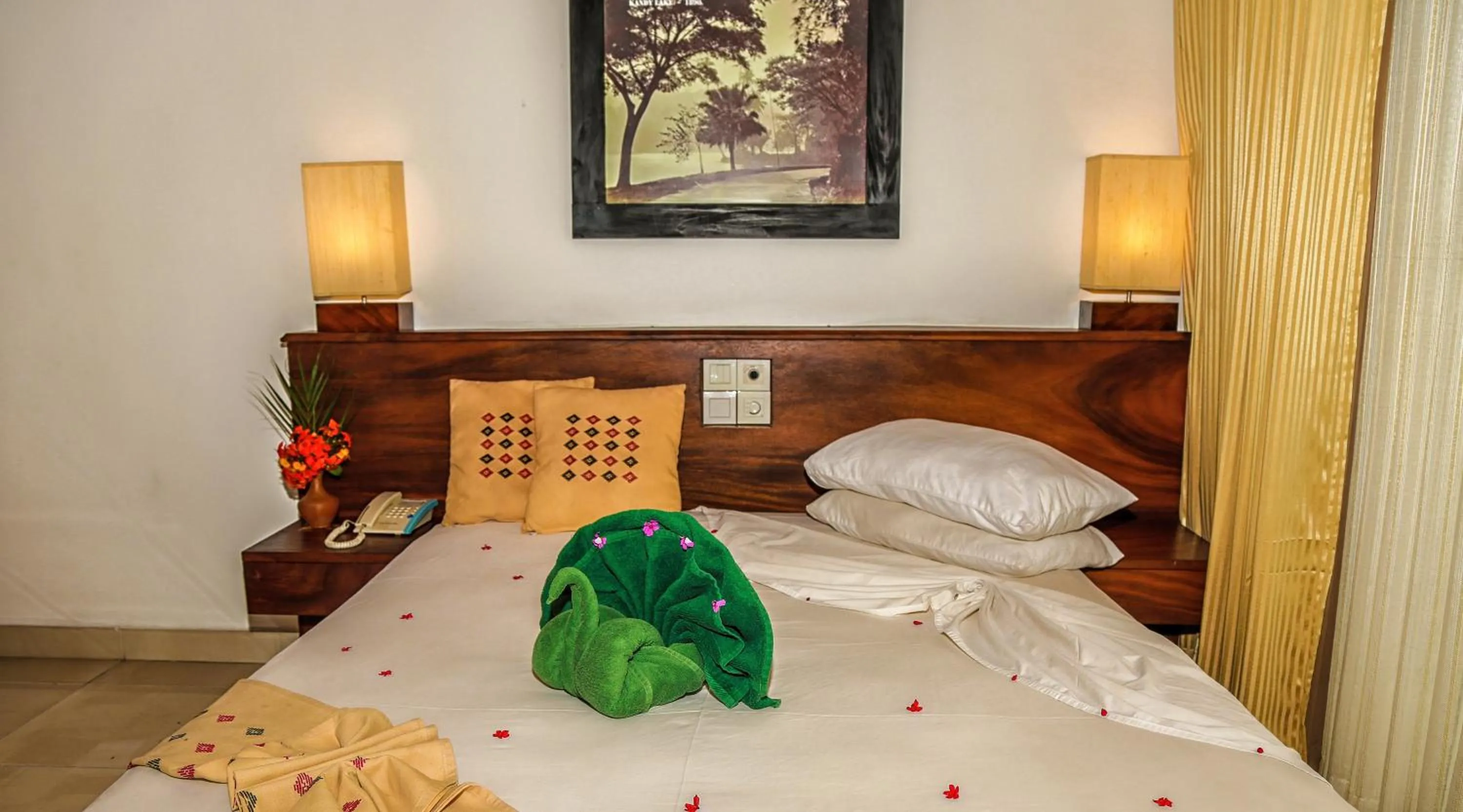 Bedroom, Bed in Senani Hotel