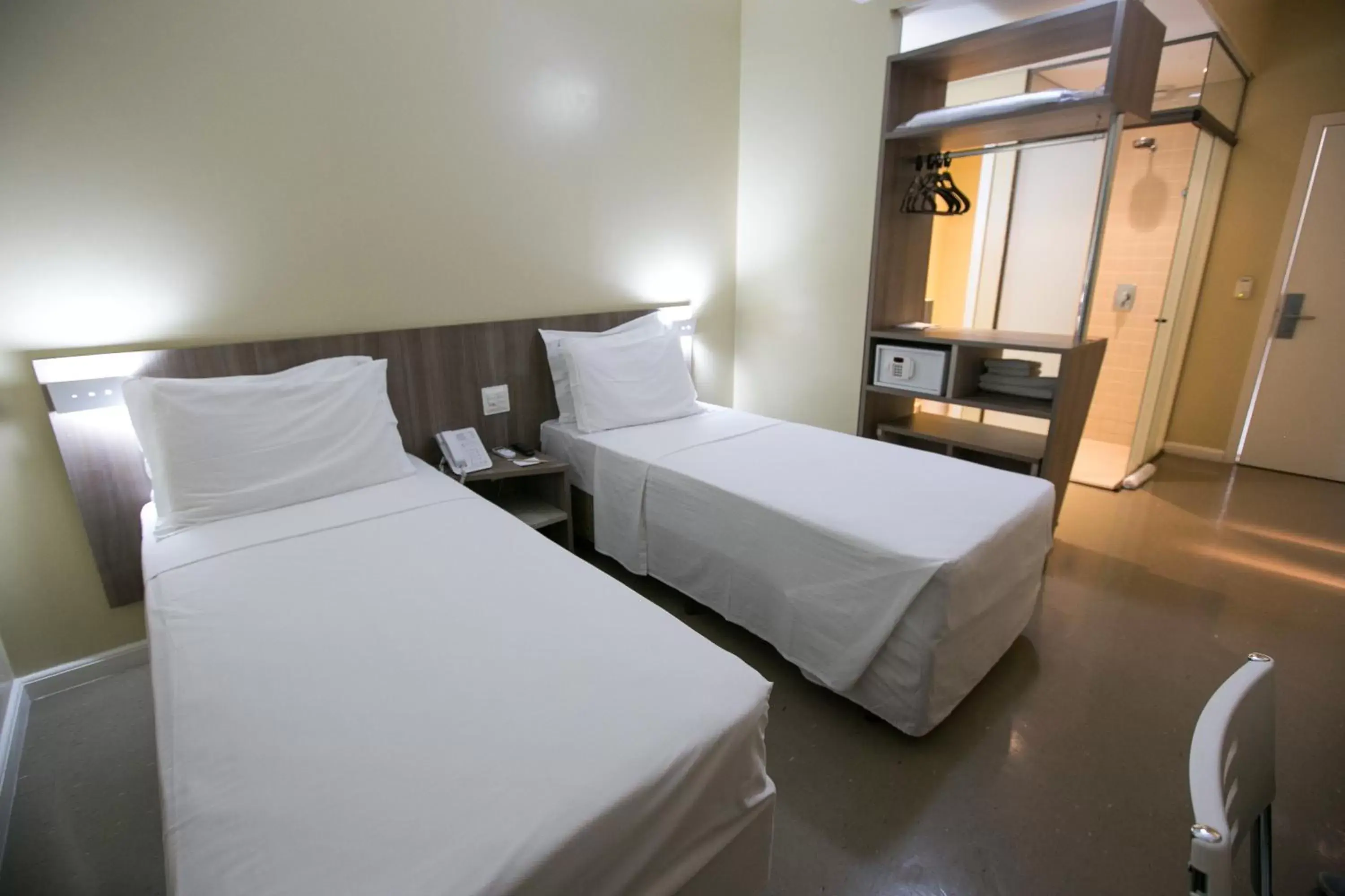 Toilet, Bed in Slim Cuiabá Aeroporto Toilet, Bed in Slim Cuiabá Aeroporto