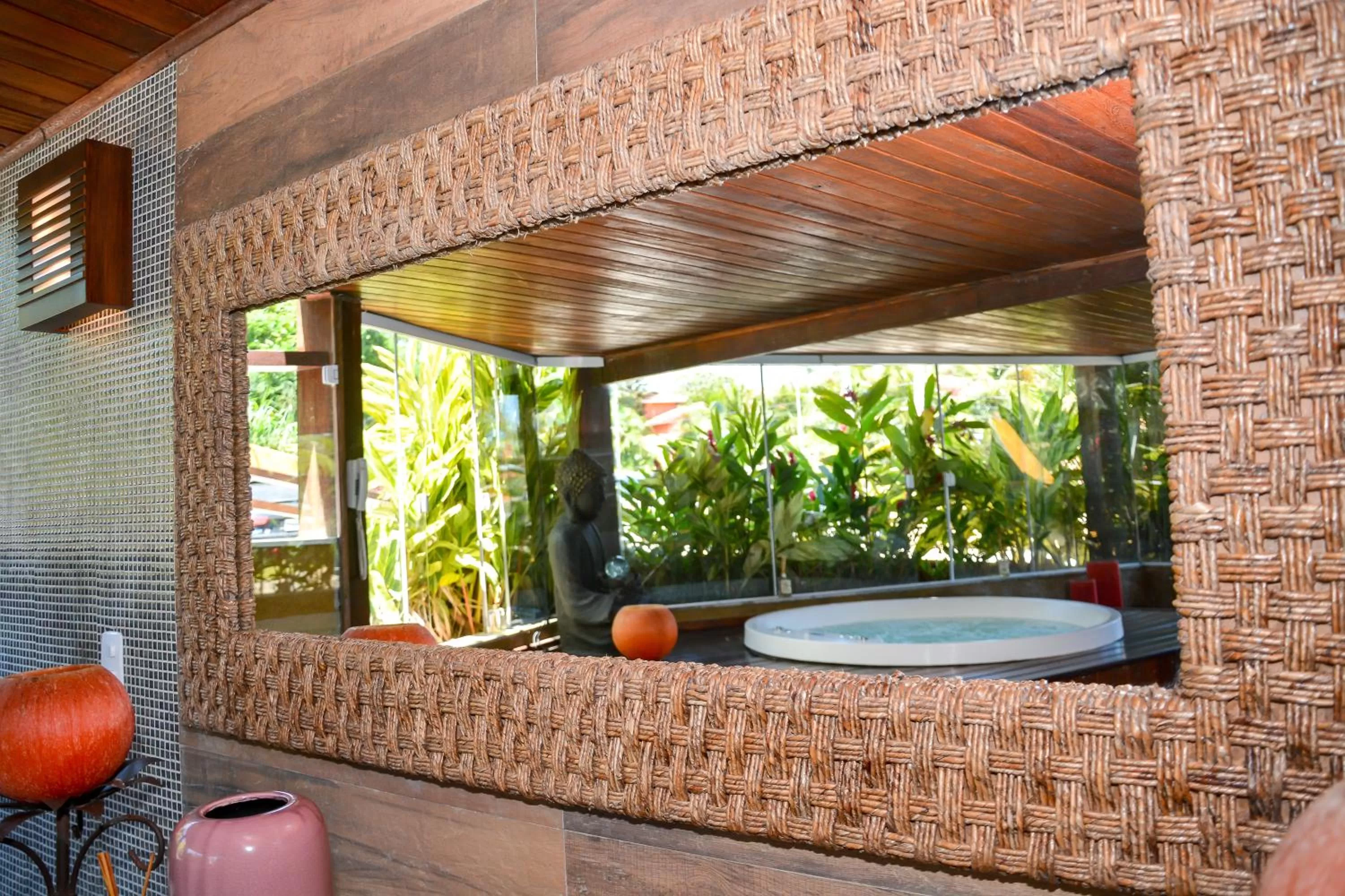 Hot Tub in Bahiamarela Boutique Hotel & SPA