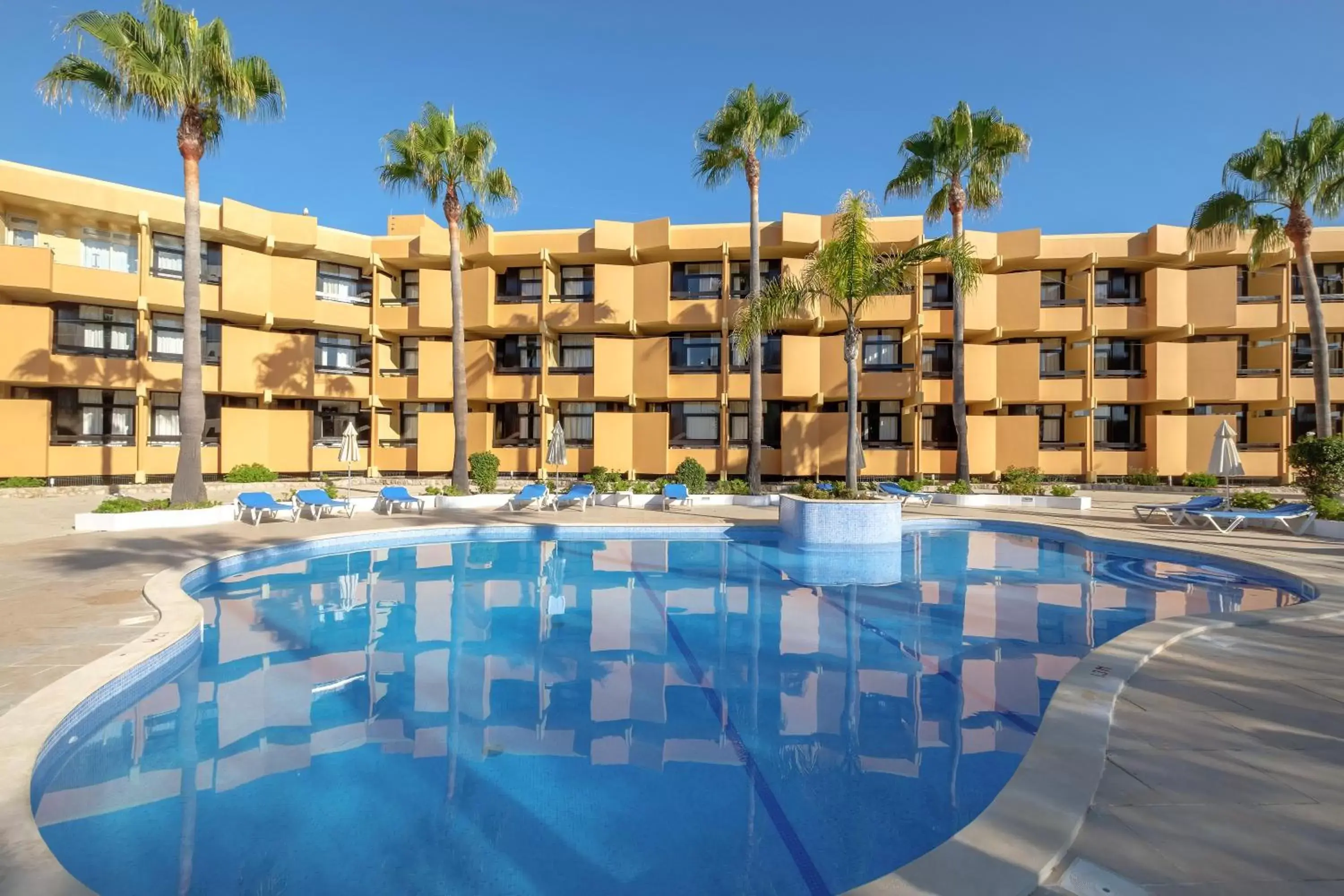 Property building, Swimming Pool in Auramar Beach Resort