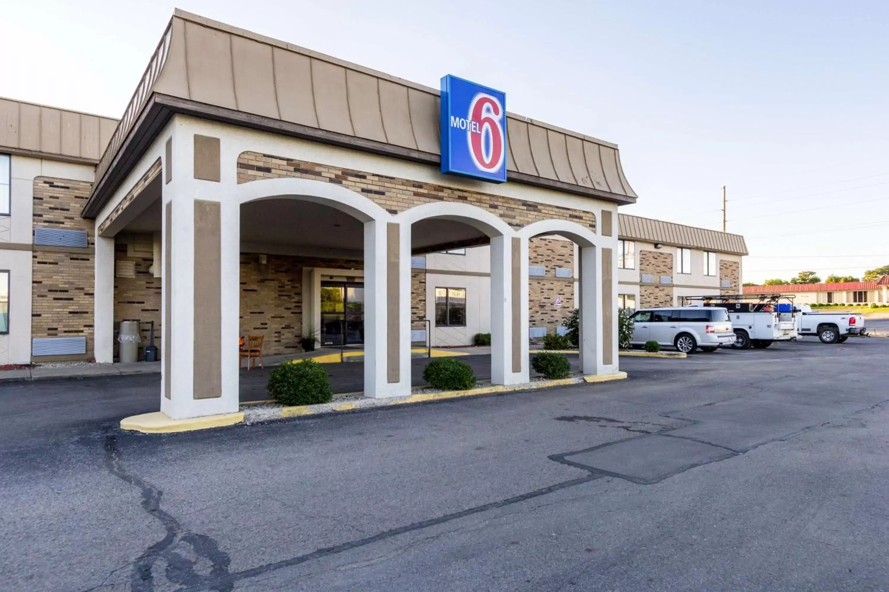 Property building in Motel 6-Springfield, OH