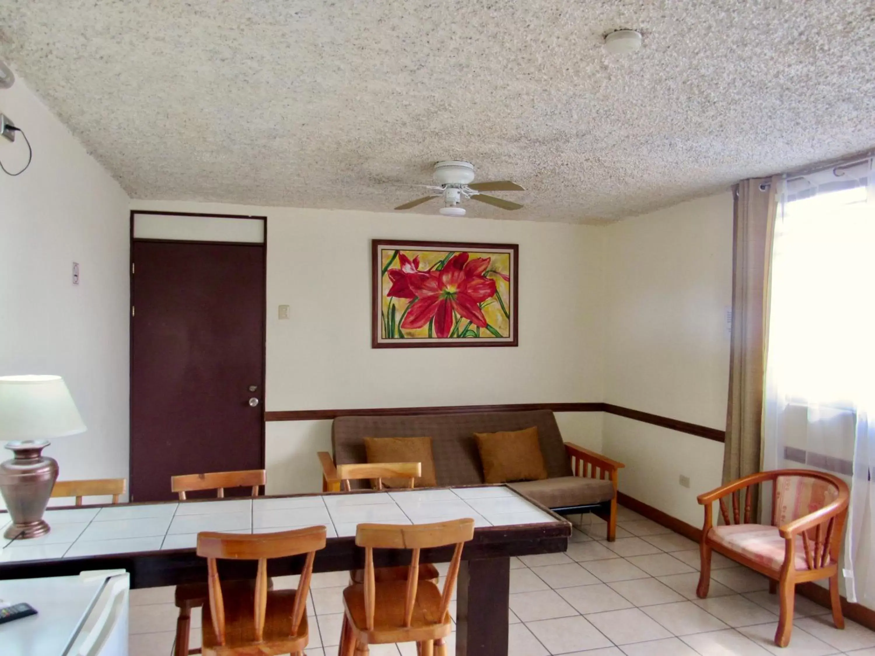 Hotel La Guaria Inn & Suites