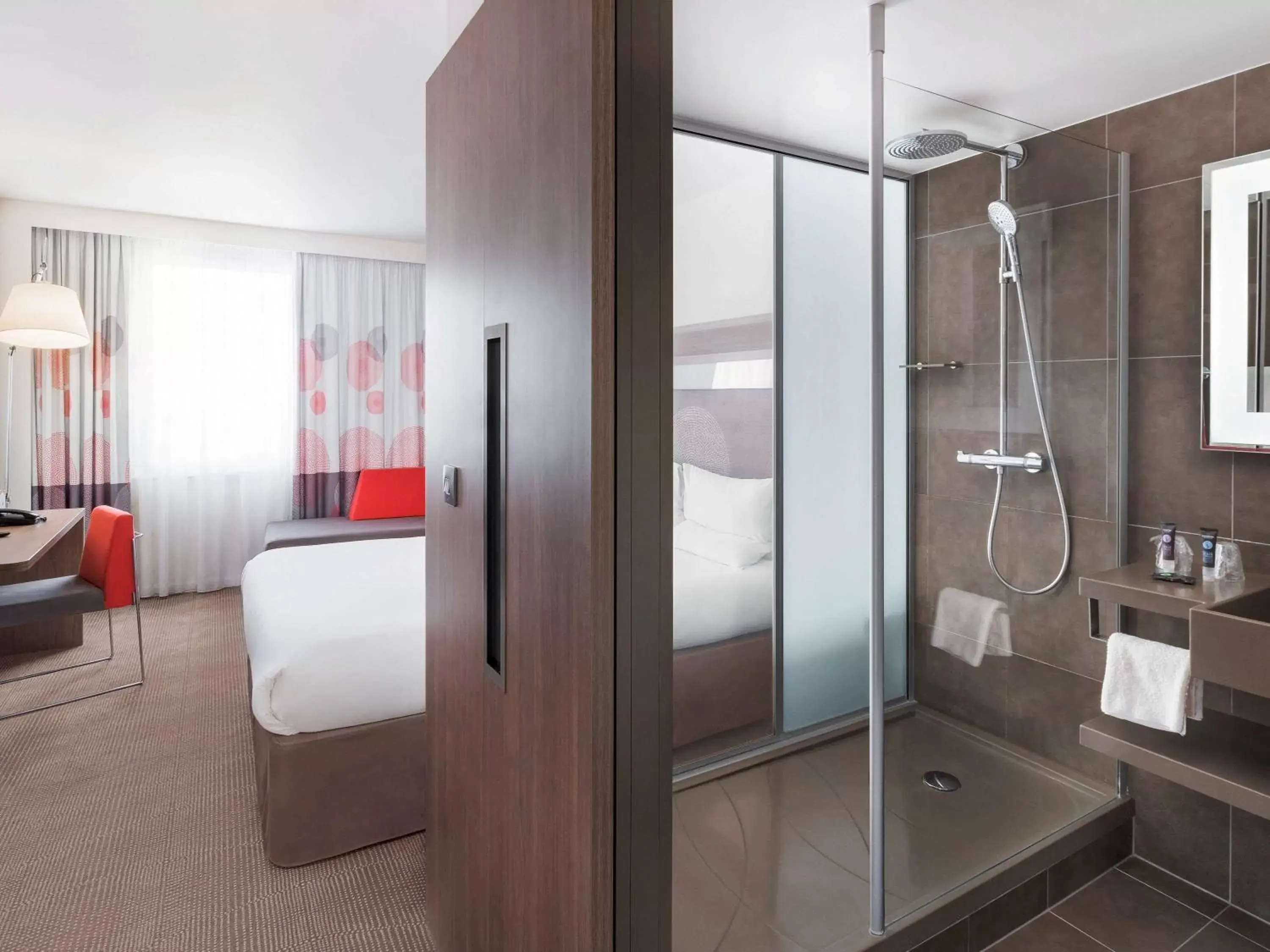 Photo of the whole room, Bathroom in Novotel London Excel