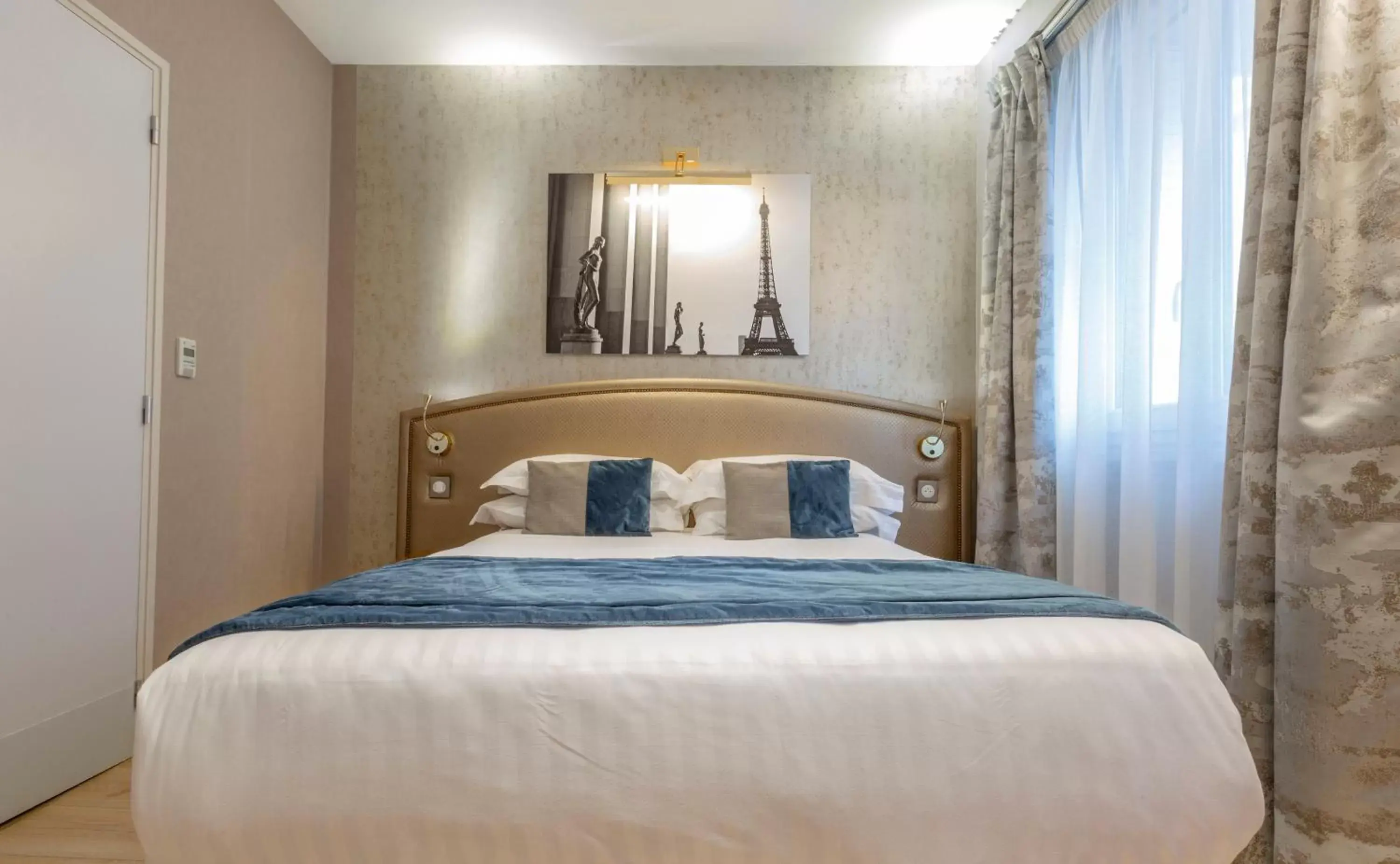 Bed in Best Western Au Trocadéro