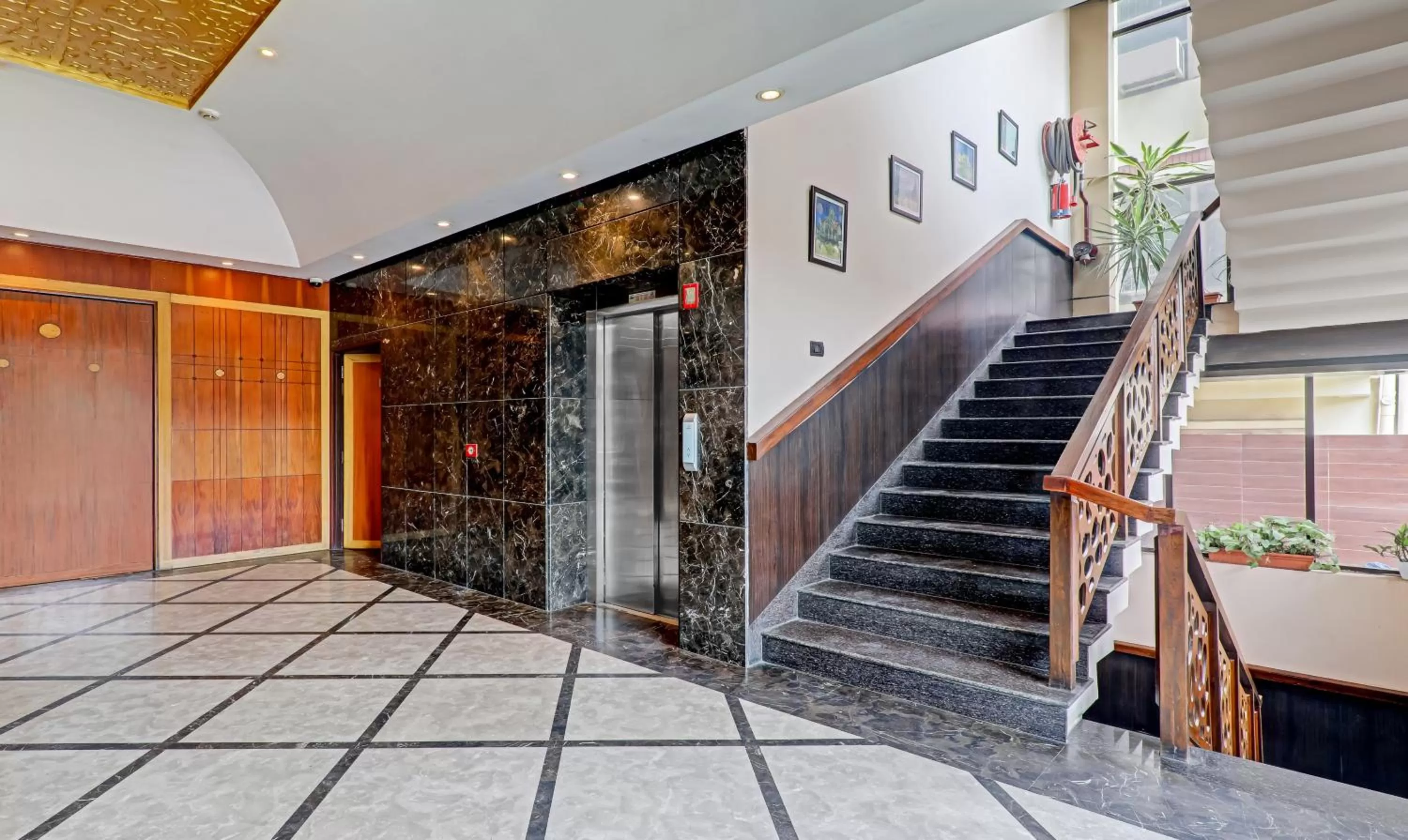 elevator in Treebo Edesia