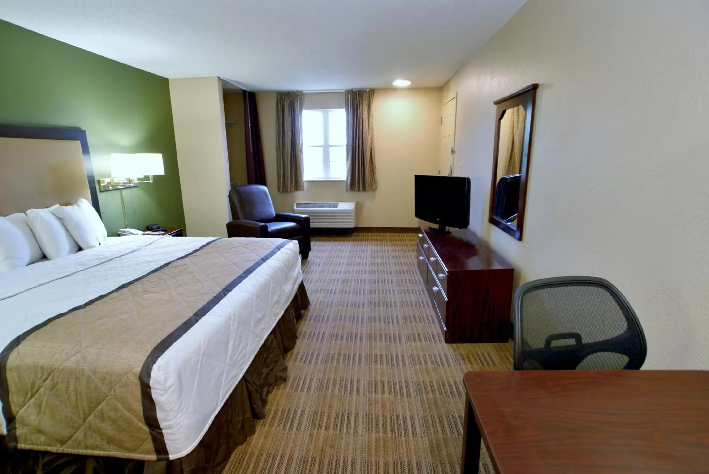 TV and multimedia in Extended Stay America Suites - Sacramento - Northgate