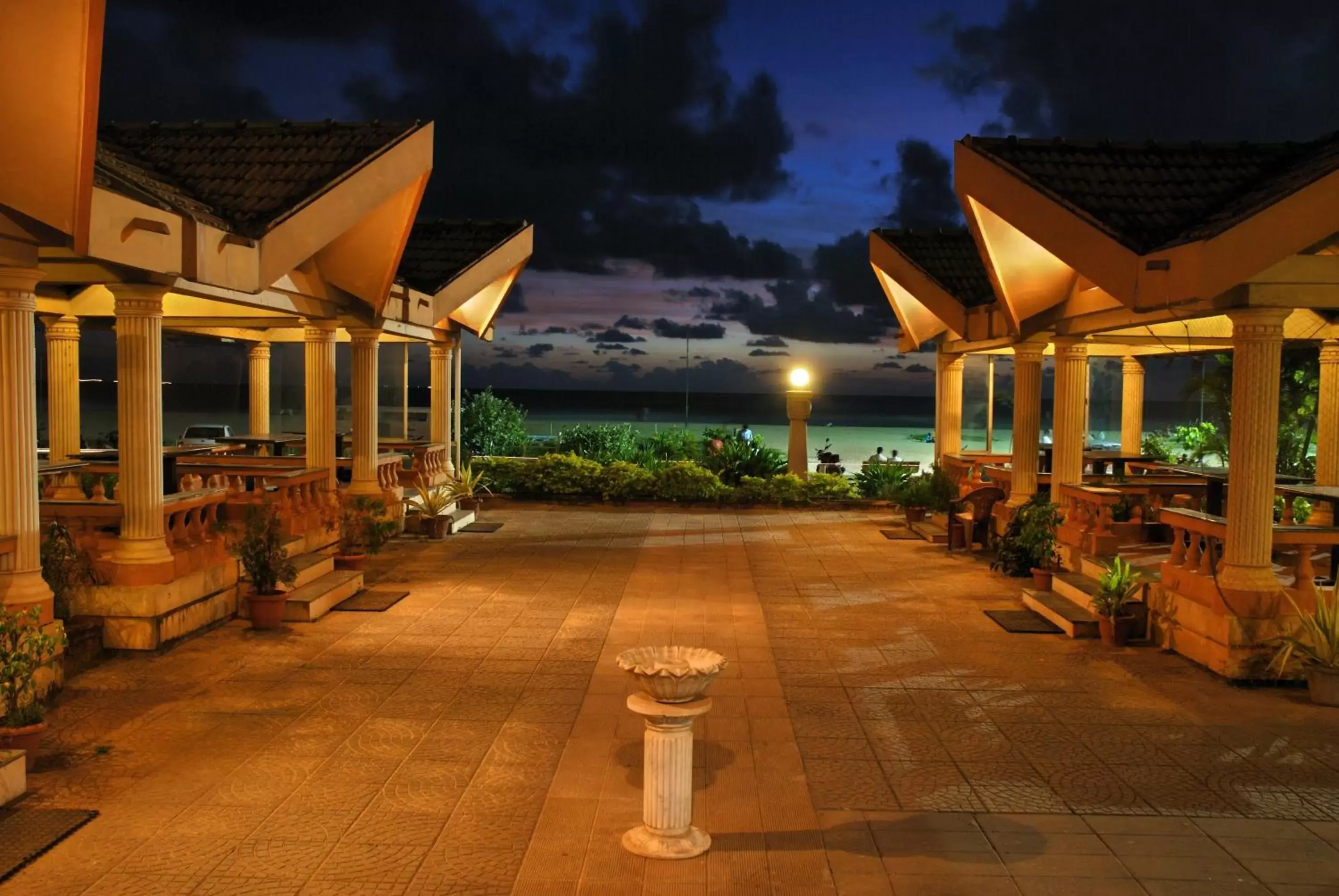 Facade/entrance in Paradise Isle Beach Resort