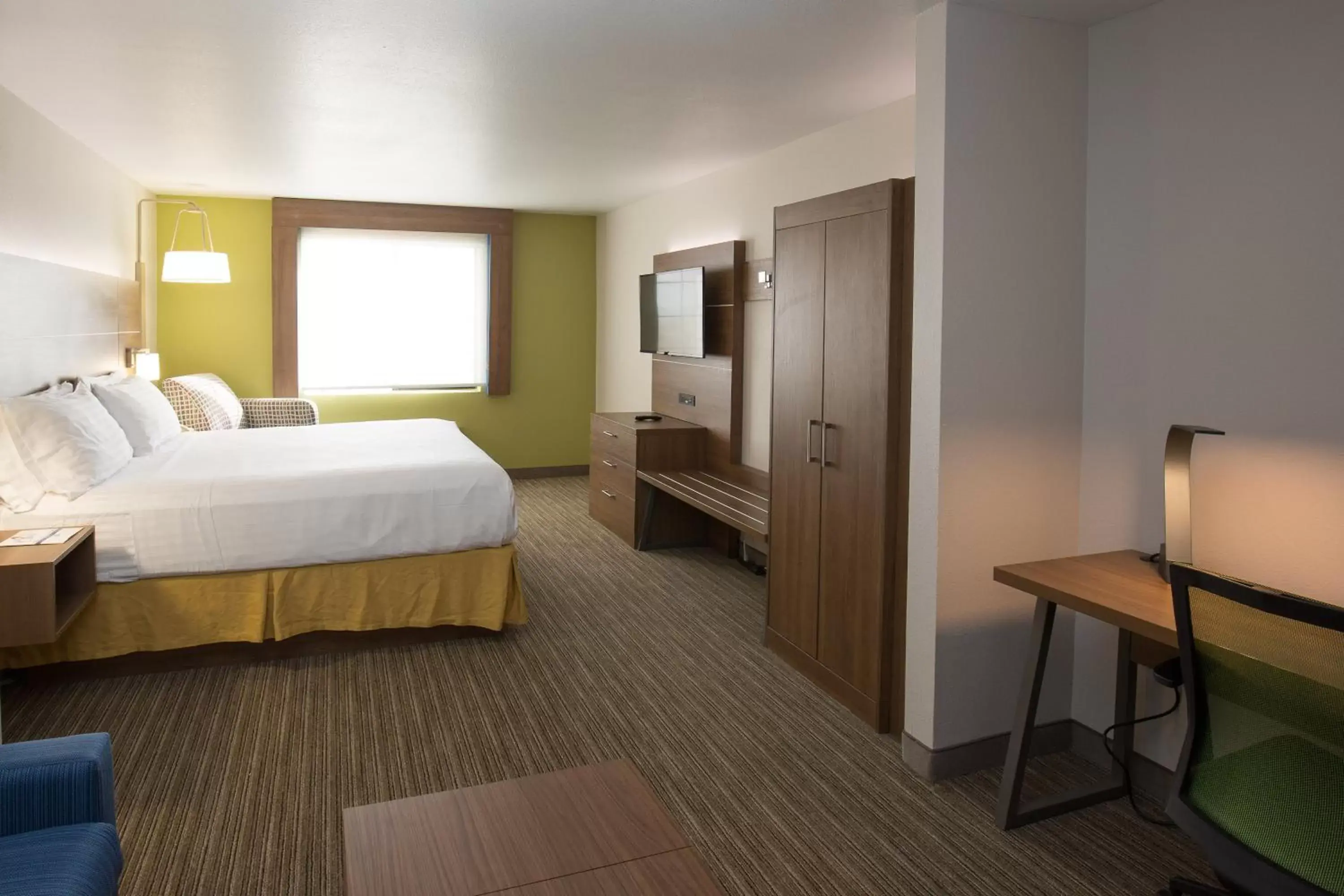 Photo of the whole room, Bed in Holiday Inn Express Hotel & Suites Hesperia, an IHG Hotel