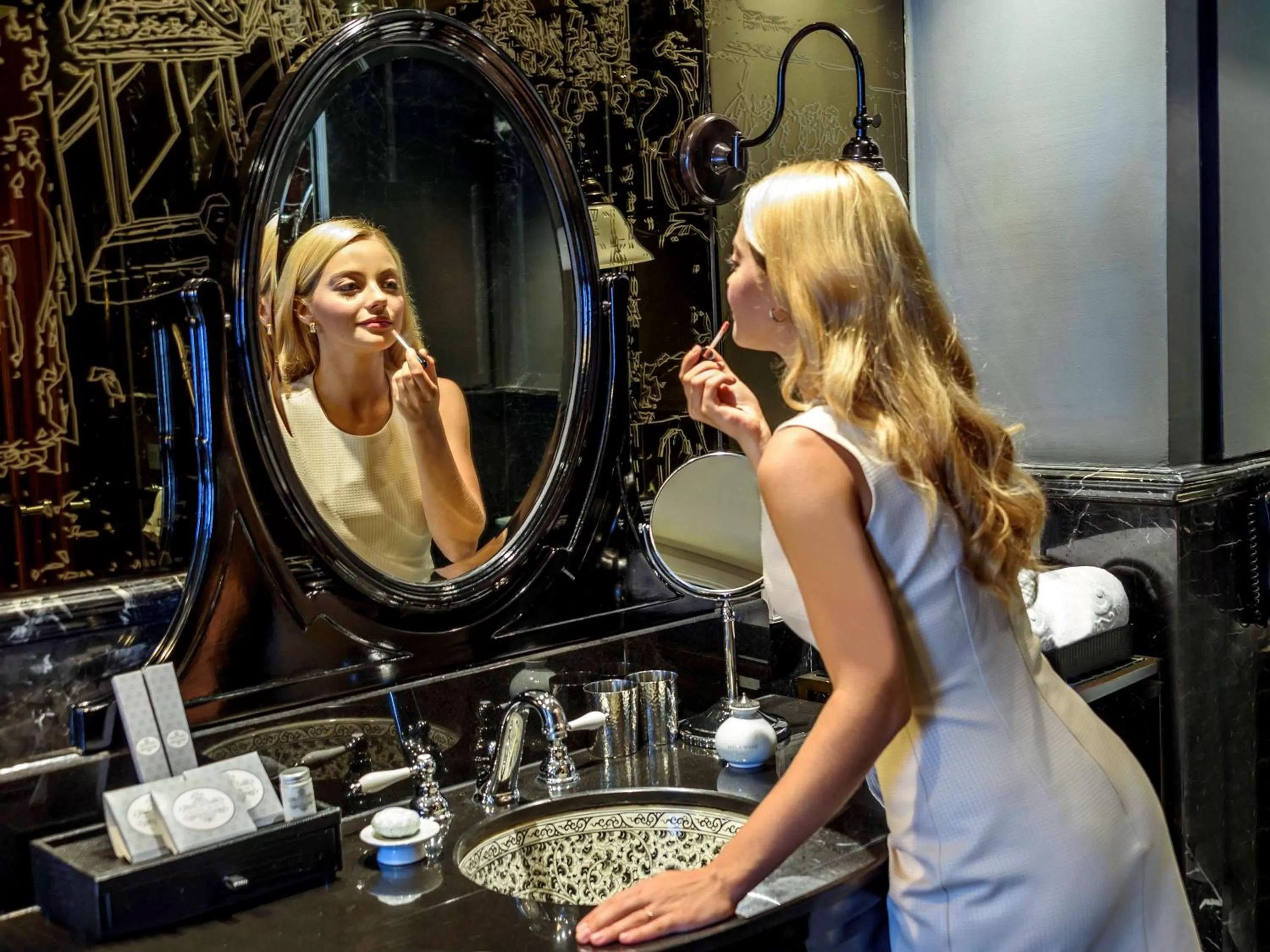 Toilet in Hotel Muse Bangkok Langsuan - MGallery