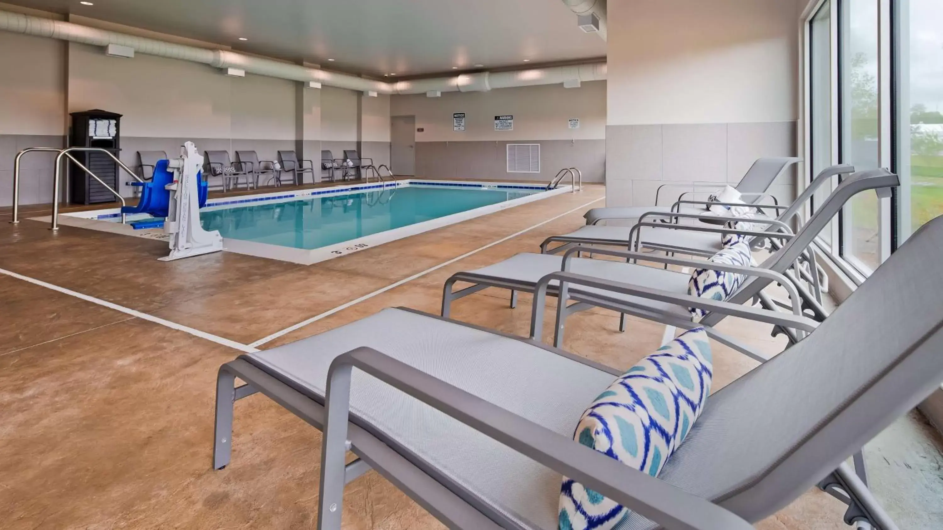 On site, Swimming Pool in Best Western Plus Parkside Inn & Suites