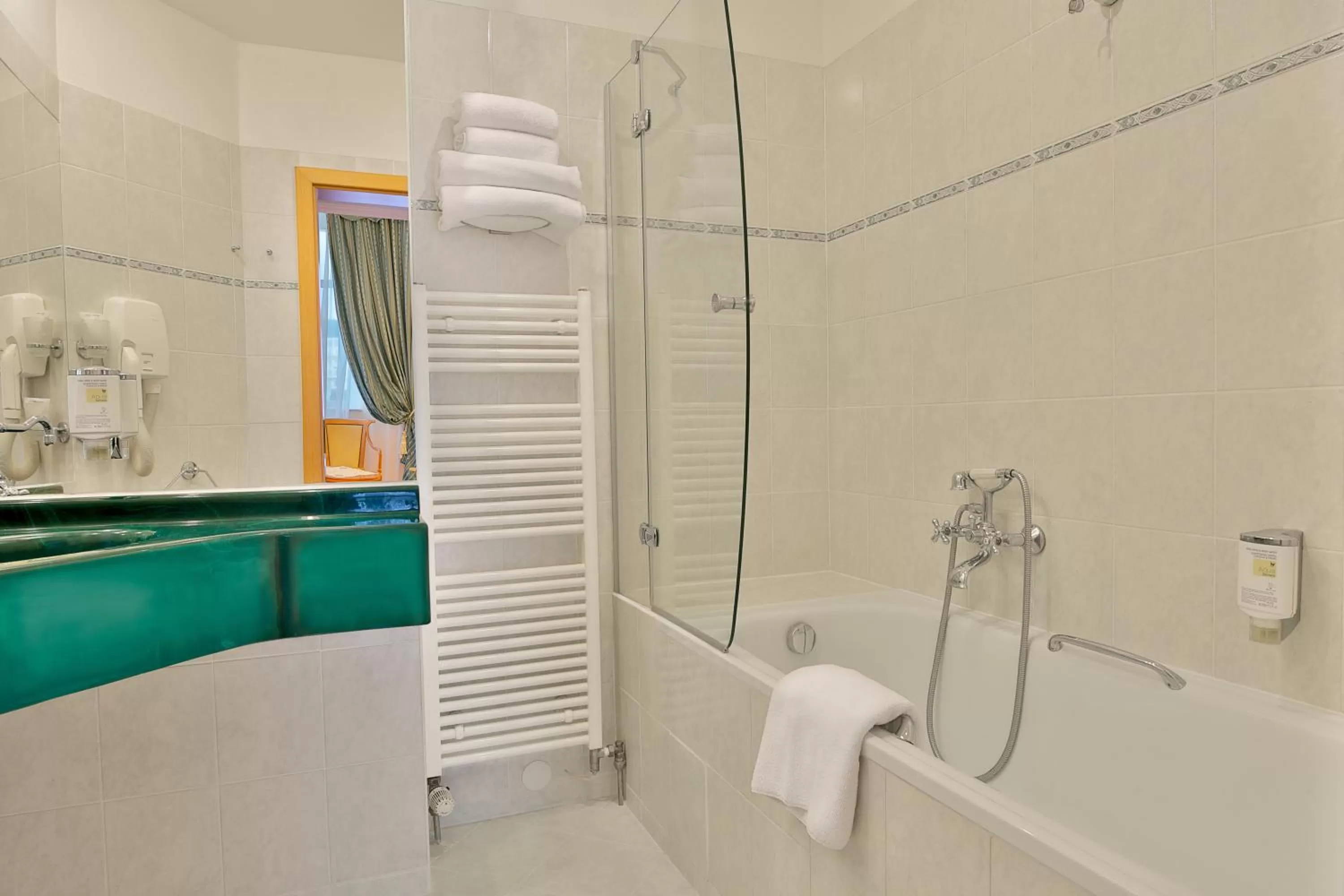 Bathroom in Belvedere Wellness Hotel