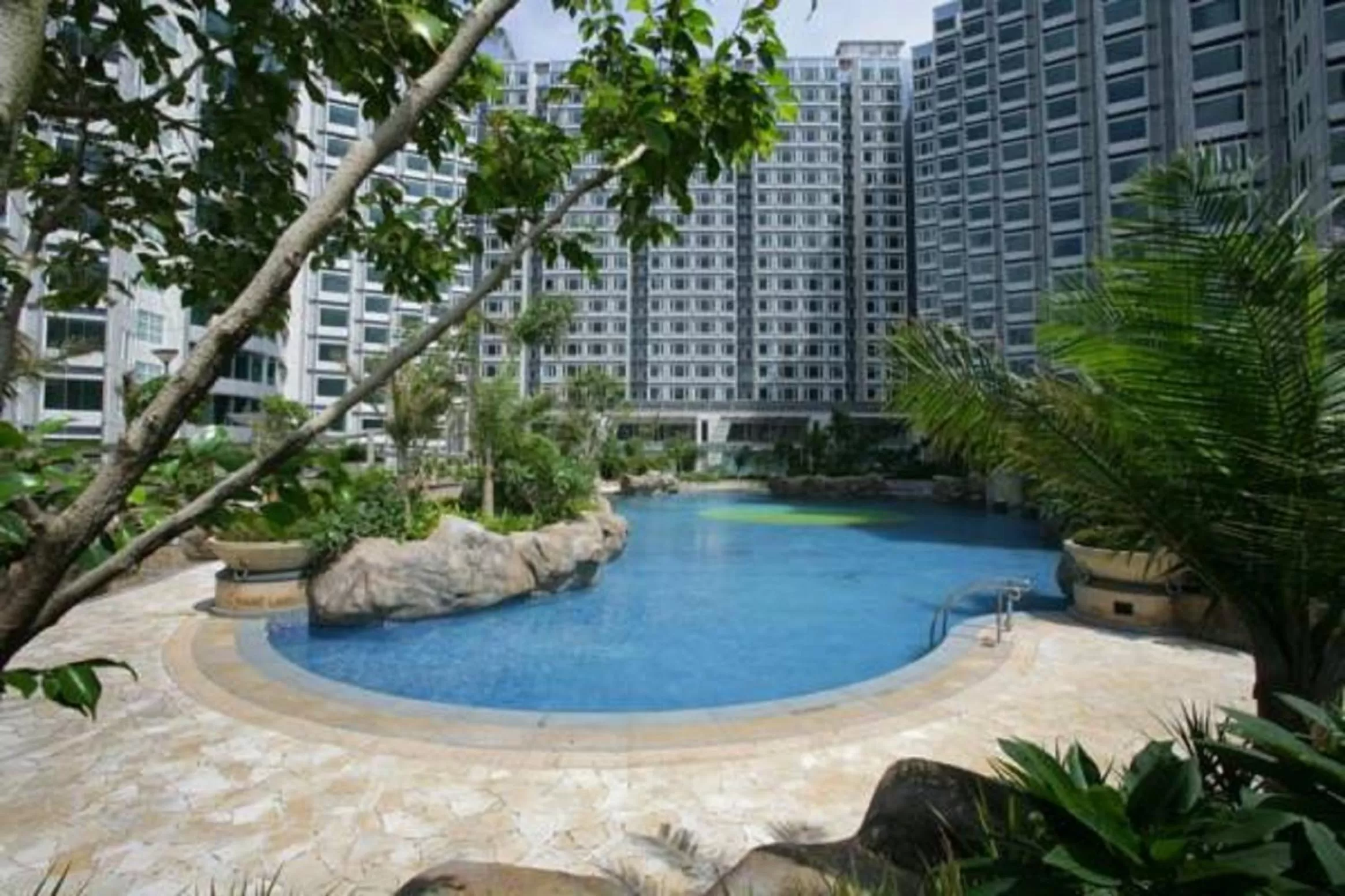 Swimming pool in Kowloon Harbourfront Hotel