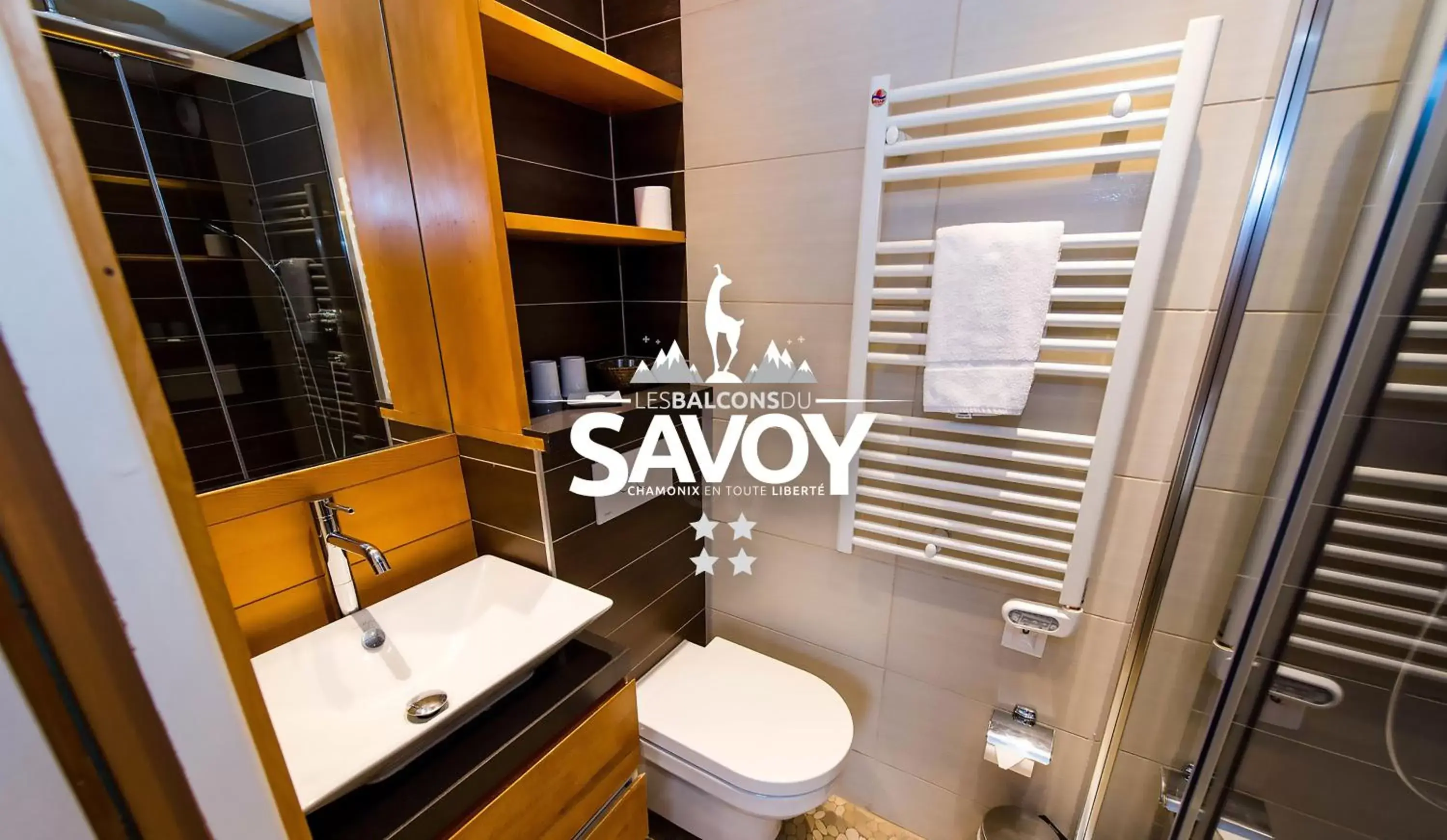 Bathroom in Les Balcons du Savoy