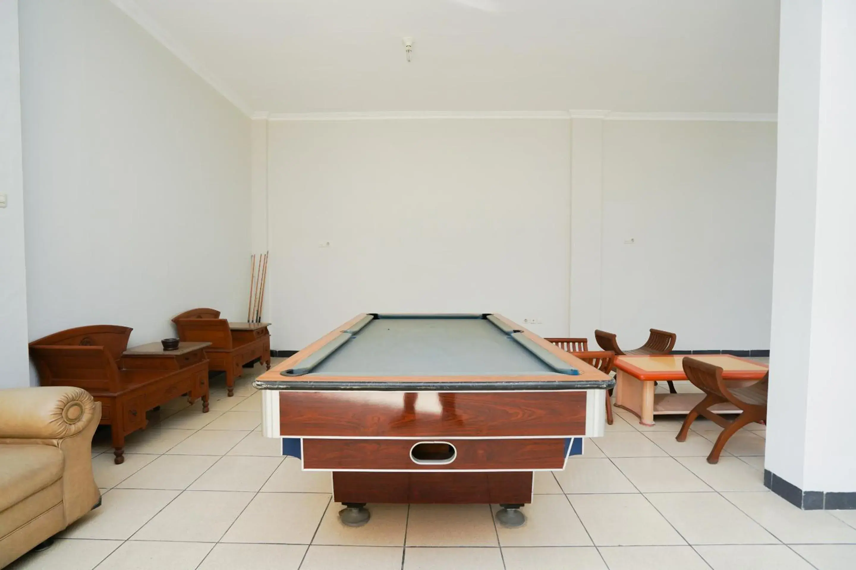 Billiard, Billiards in Super OYO 2075 Graha Marina