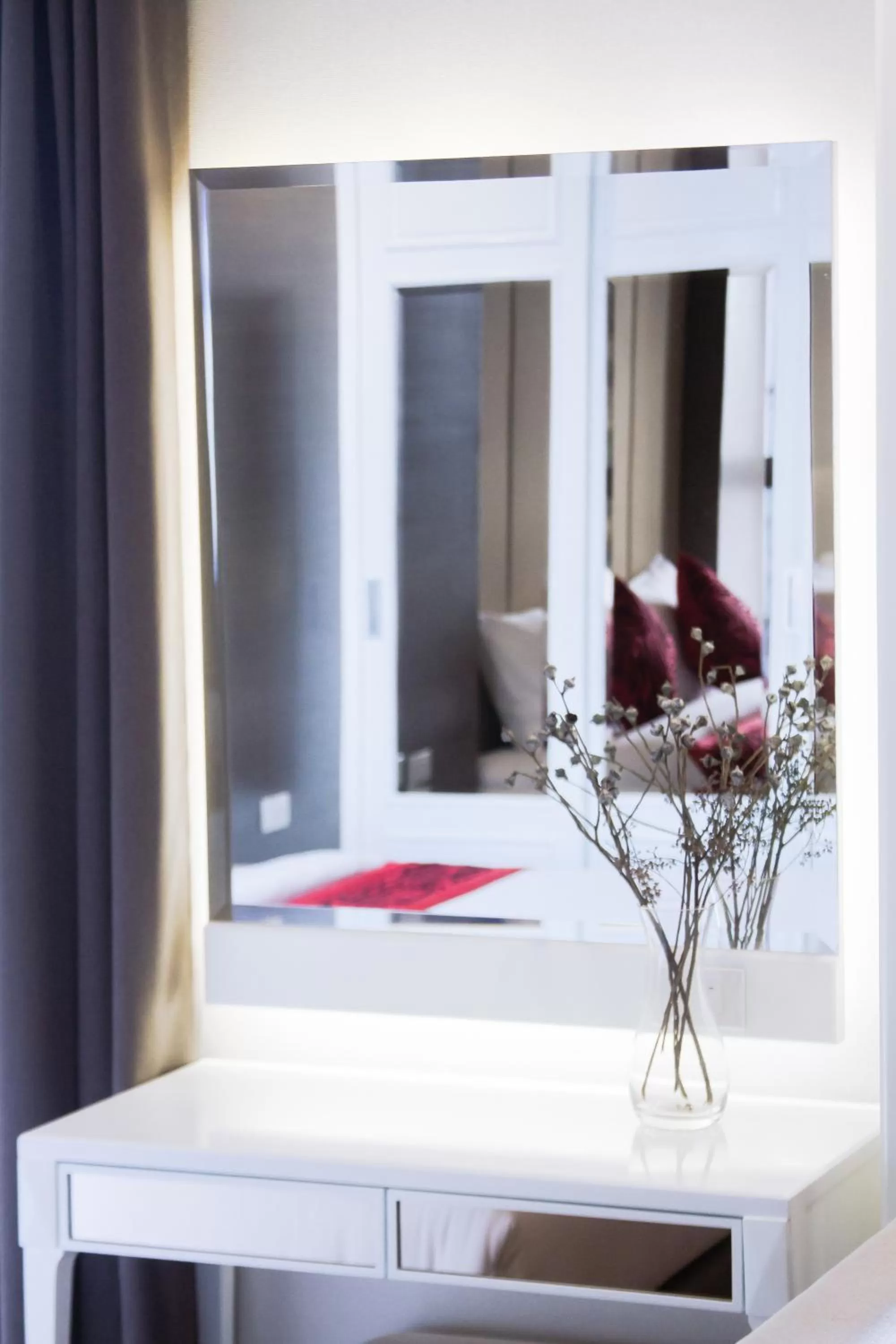 Photo of the whole room in Hope Land Hotel Sukhumvit 8