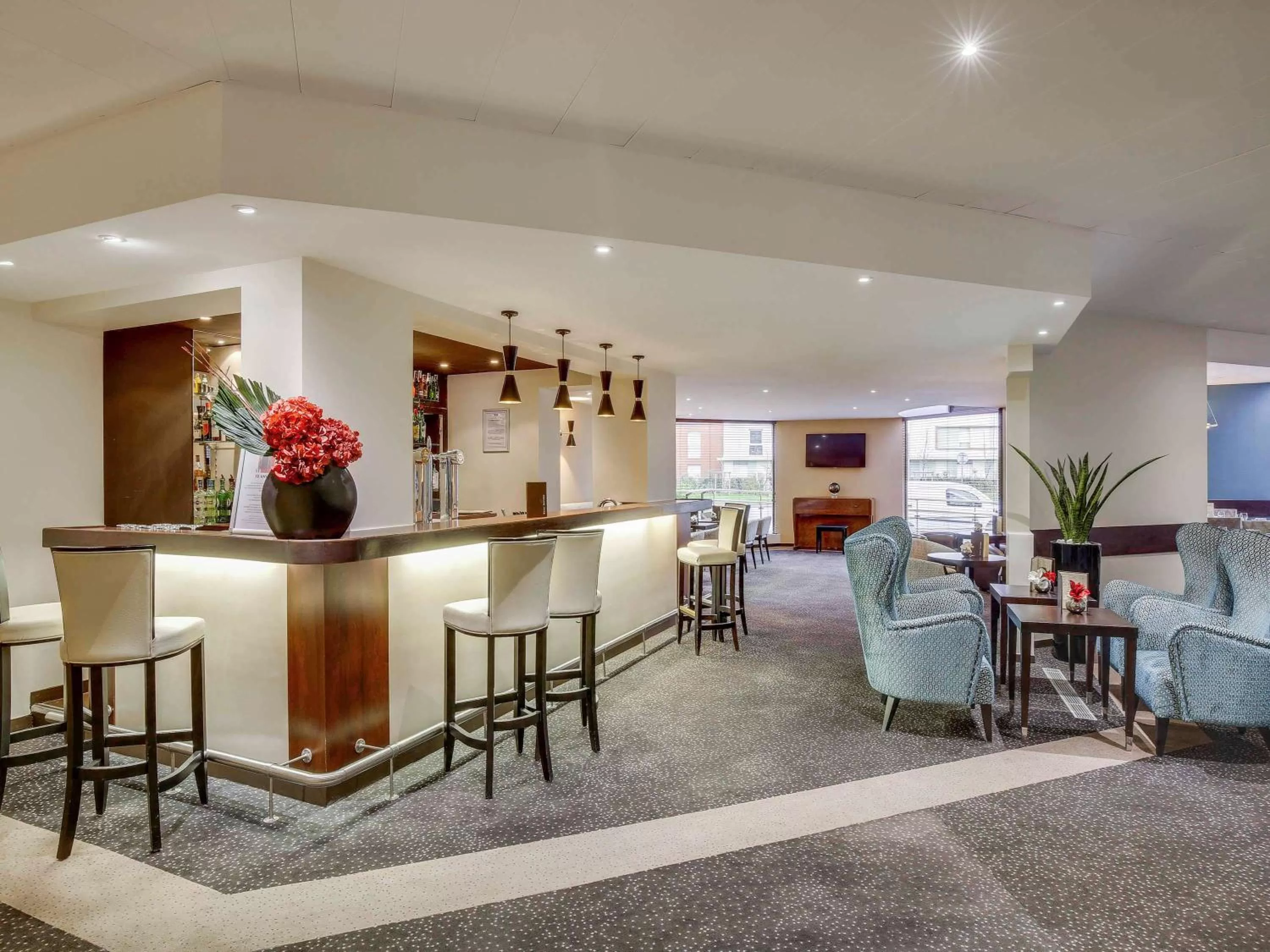 Restaurant/places to eat in Mercure Maurepas Saint Quentin