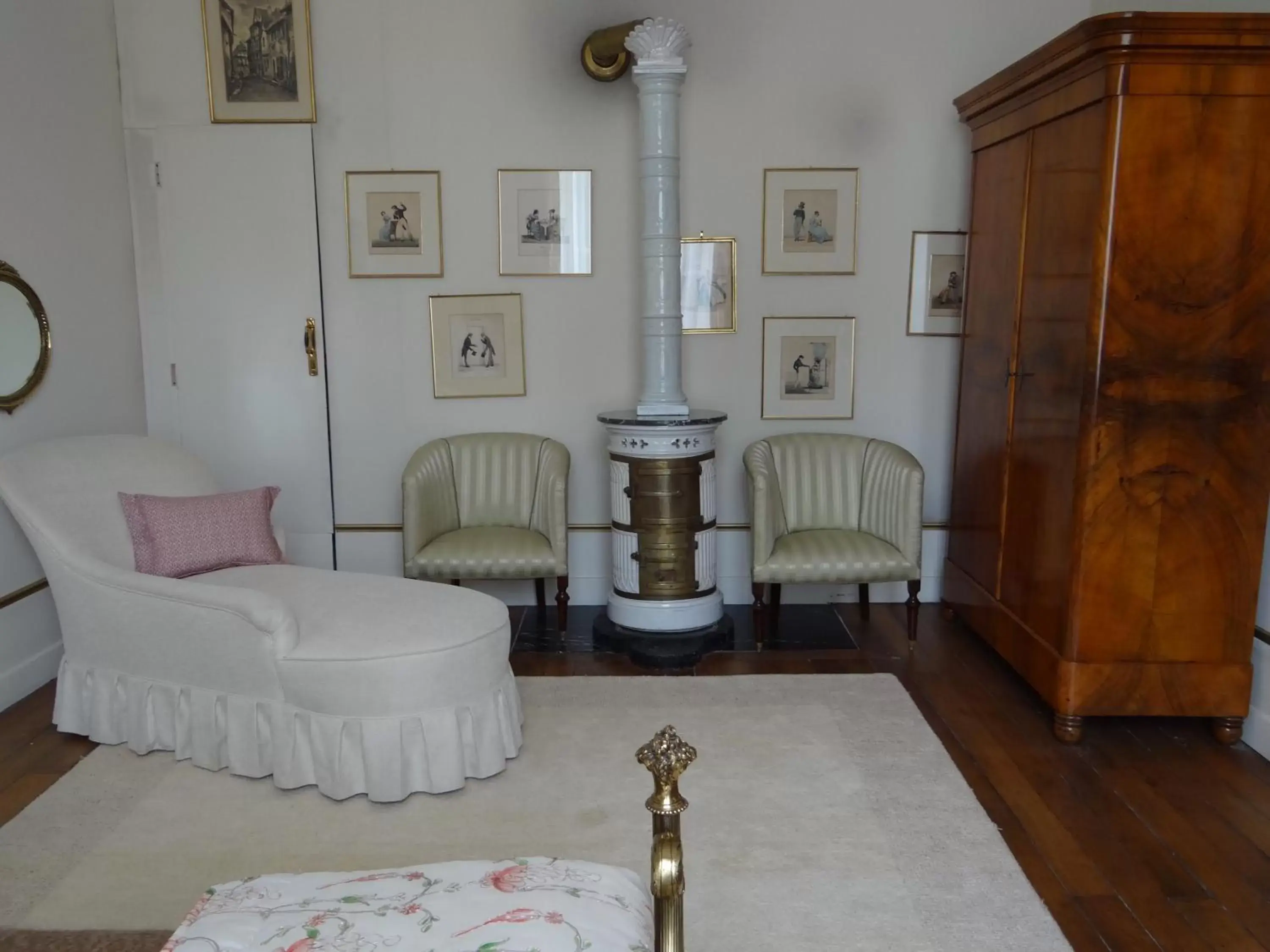 Seating area, Room Photo in Château Mesny