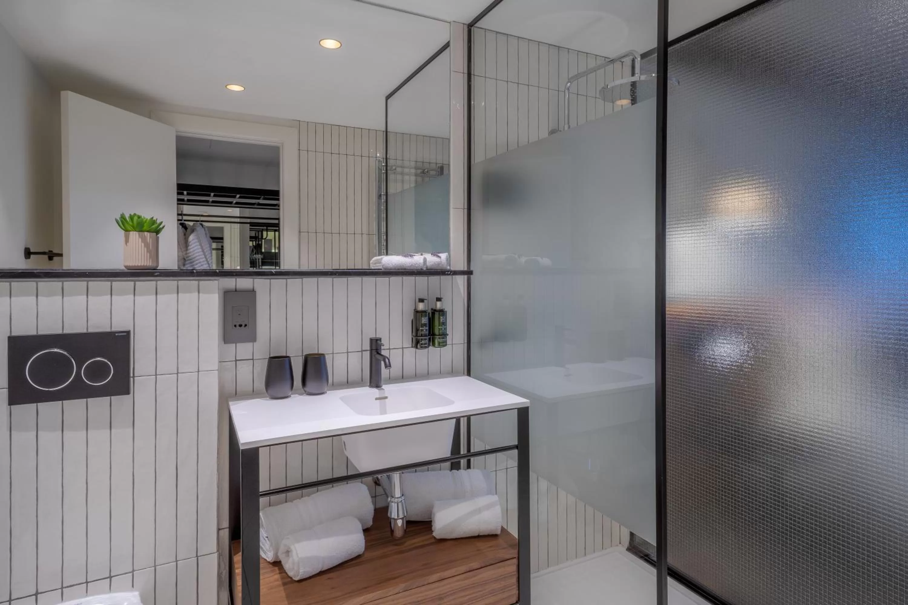 Toilet in Melia White House Hotel