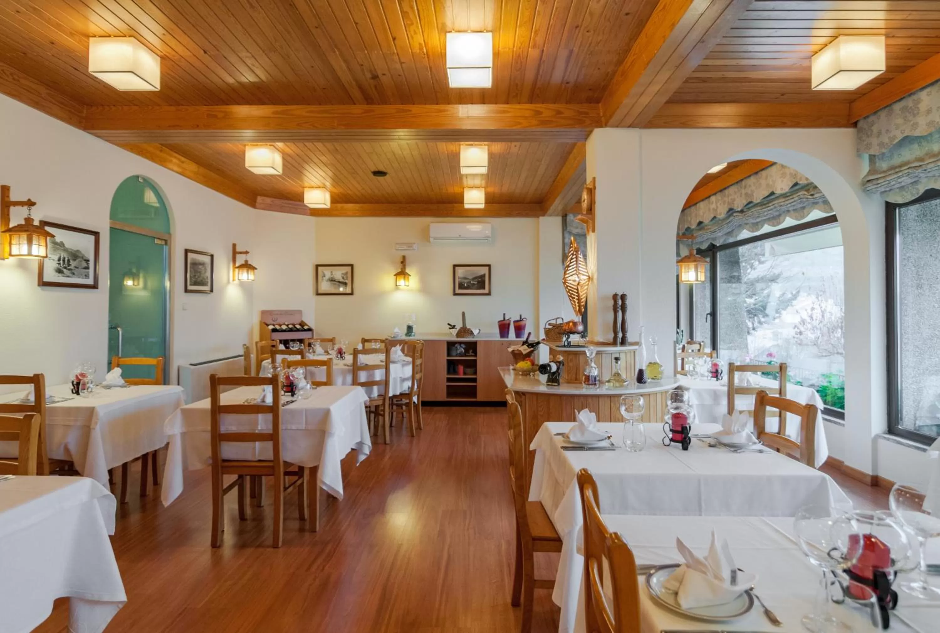 Restaurant/places to eat in Hotel Berne