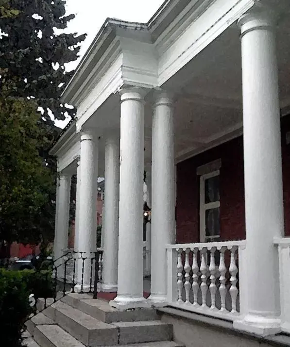 Facade/entrance, Balcony/Terrace in Inn at the Agora