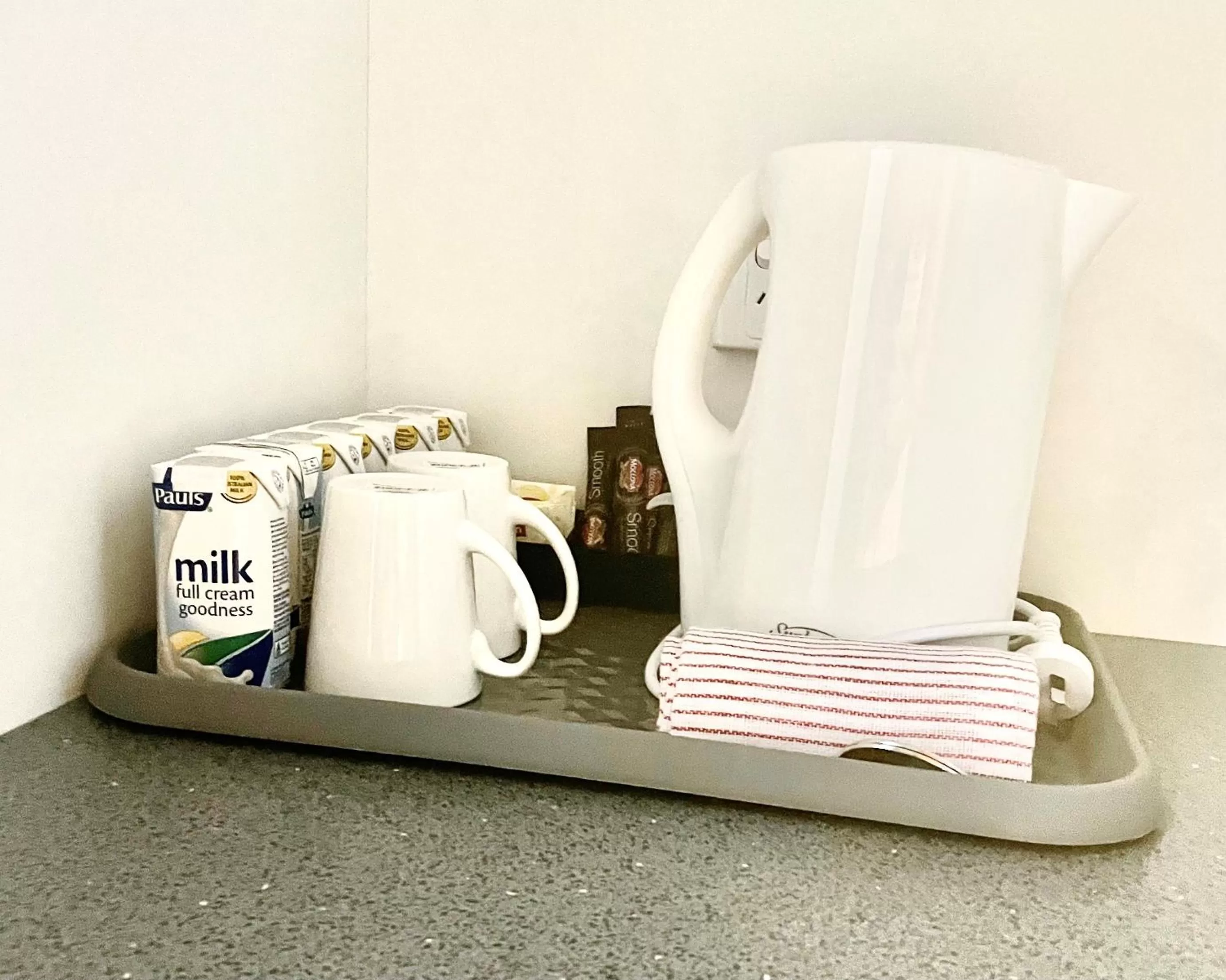 Breakfast in Broken Hill Tourist Lodge