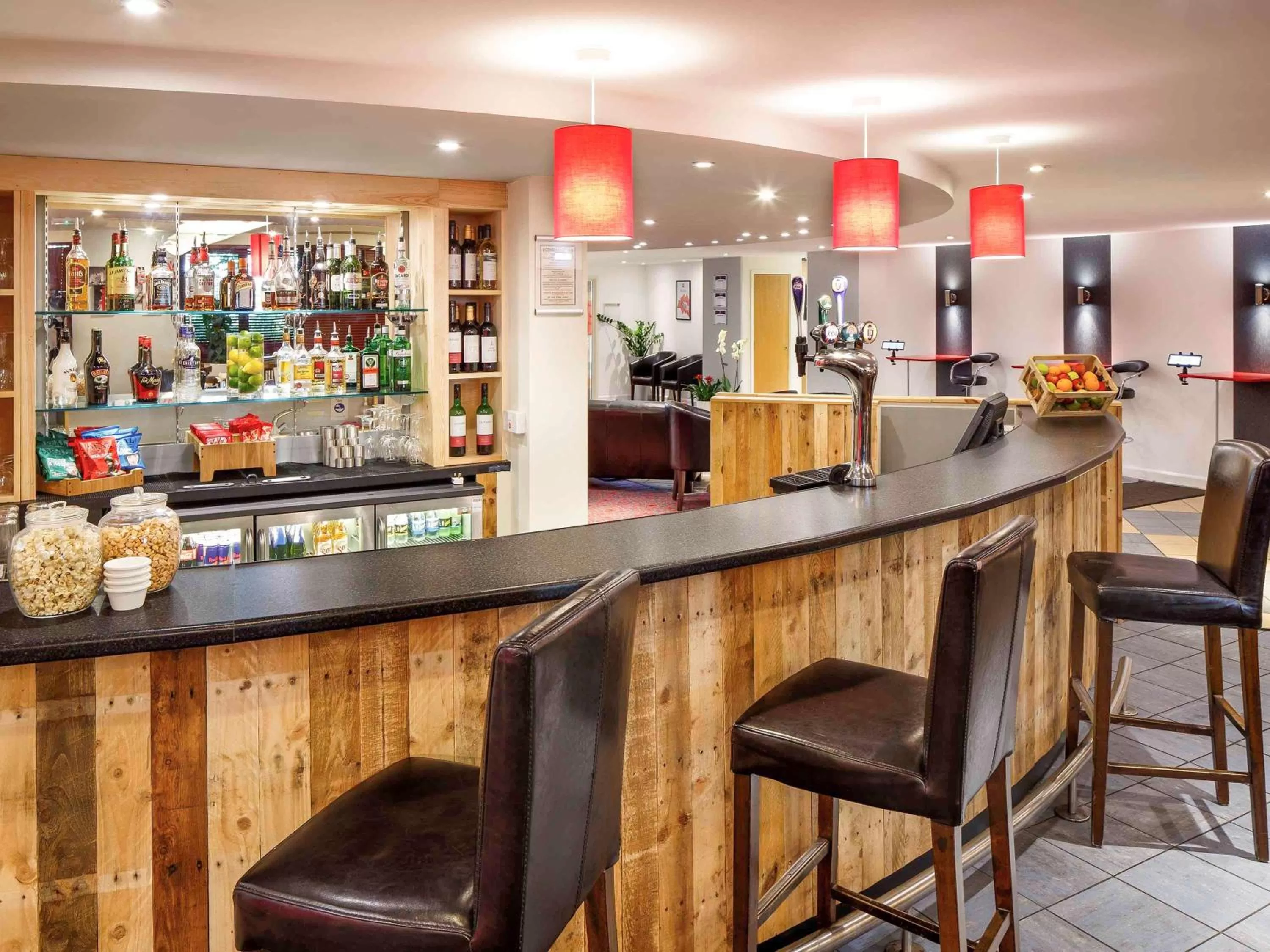Lounge or bar in ibis Lincoln