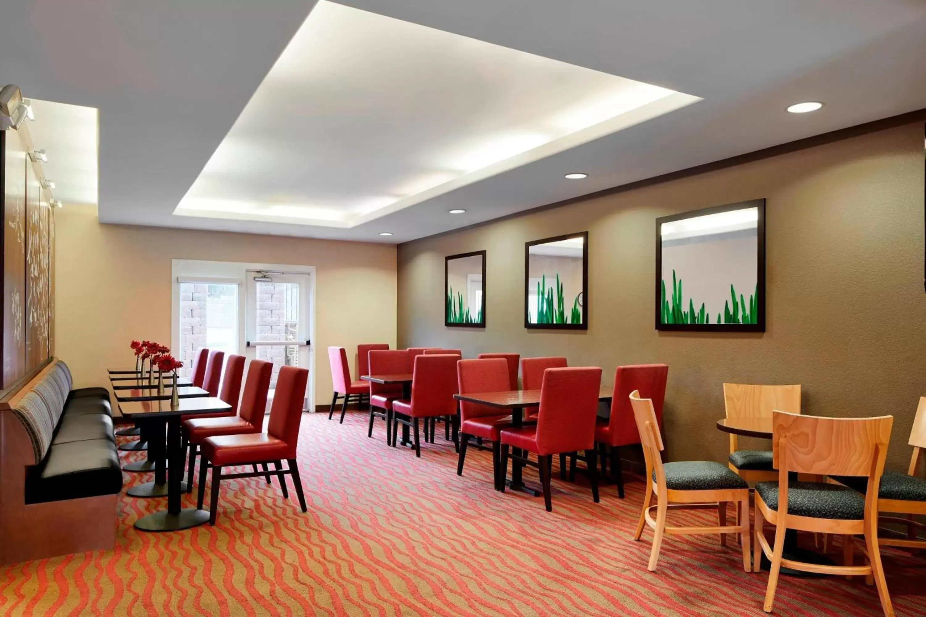 Breakfast, Restaurant/Places to Eat in TownePlace Suites by Marriott Harrisburg Hershey