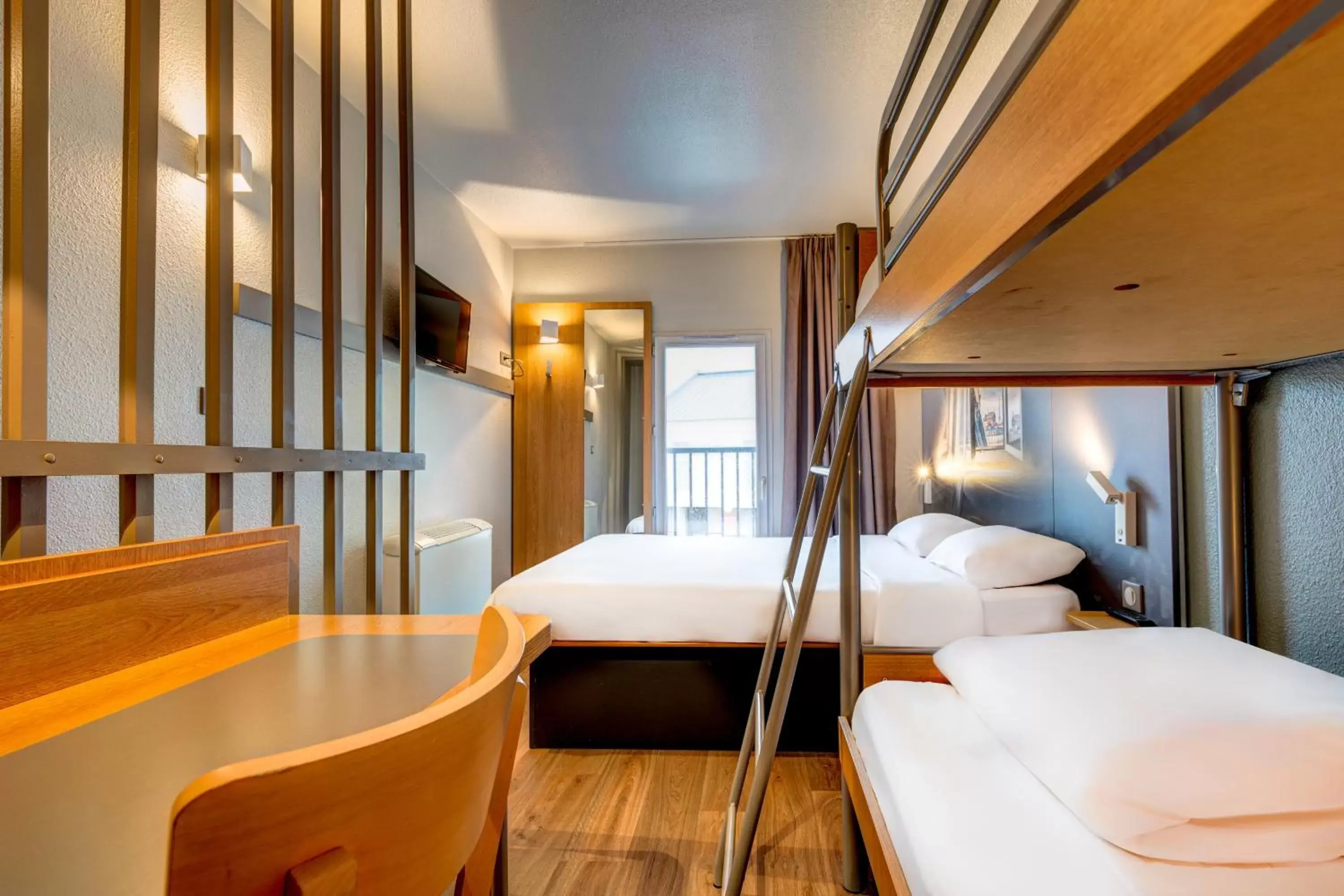Bedroom, Bunk Bed in B&B HOTEL Saint-Witz