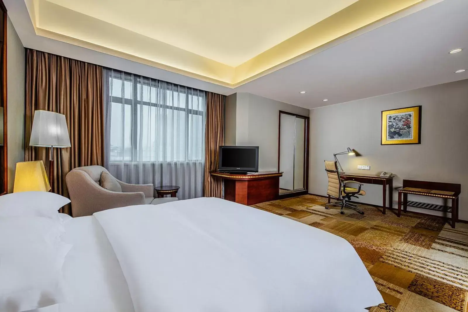 Bedroom, TV/Entertainment Center in Crowne Plaza Foshan, an IHG Hotel - Exclusive bus stations for HKSAR round-trips