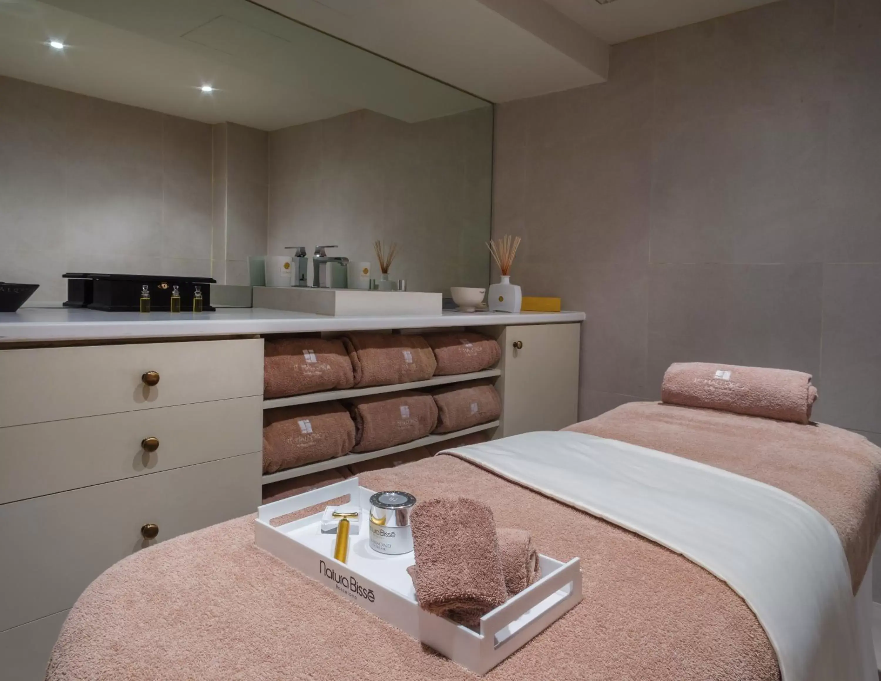 Restaurant/places to eat, Bed in Can Cera Hotel Restaurant/places to eat, Bed in Can Cera Hotel