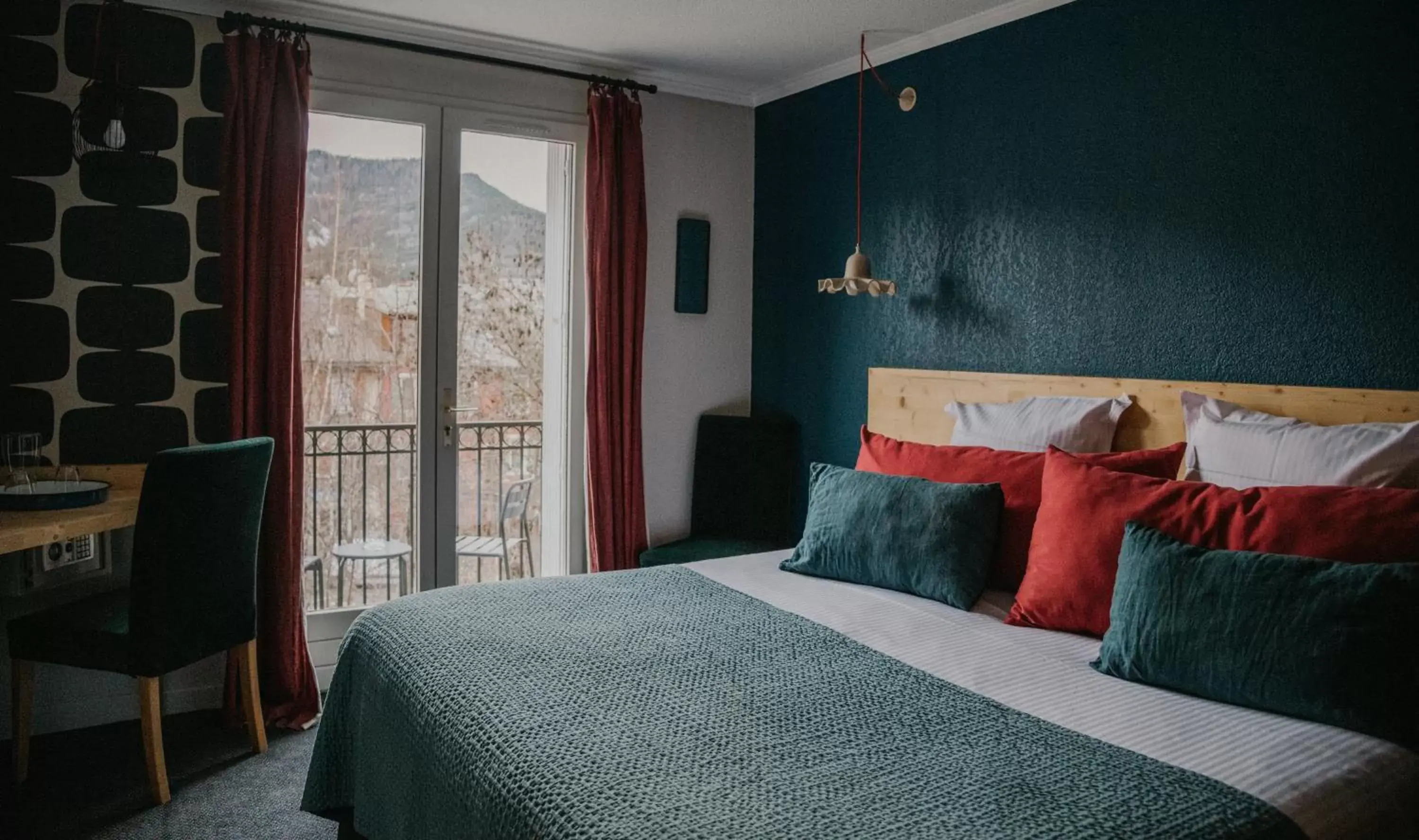 Bedroom, Bed in Hotel Spa Azteca Barcelonnette