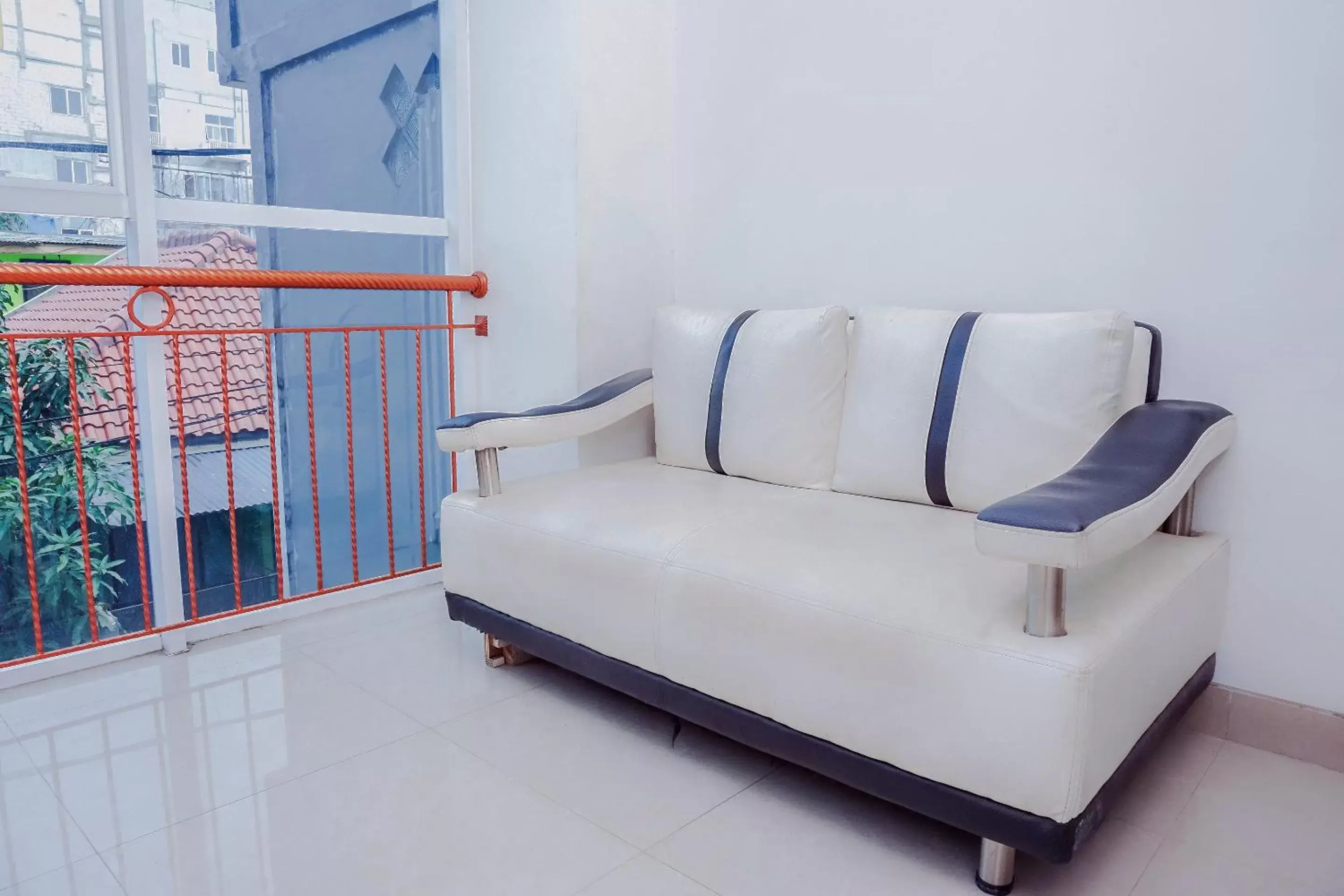 Lobby or reception, Seating Area in OYO 106 Sarkawi Residence