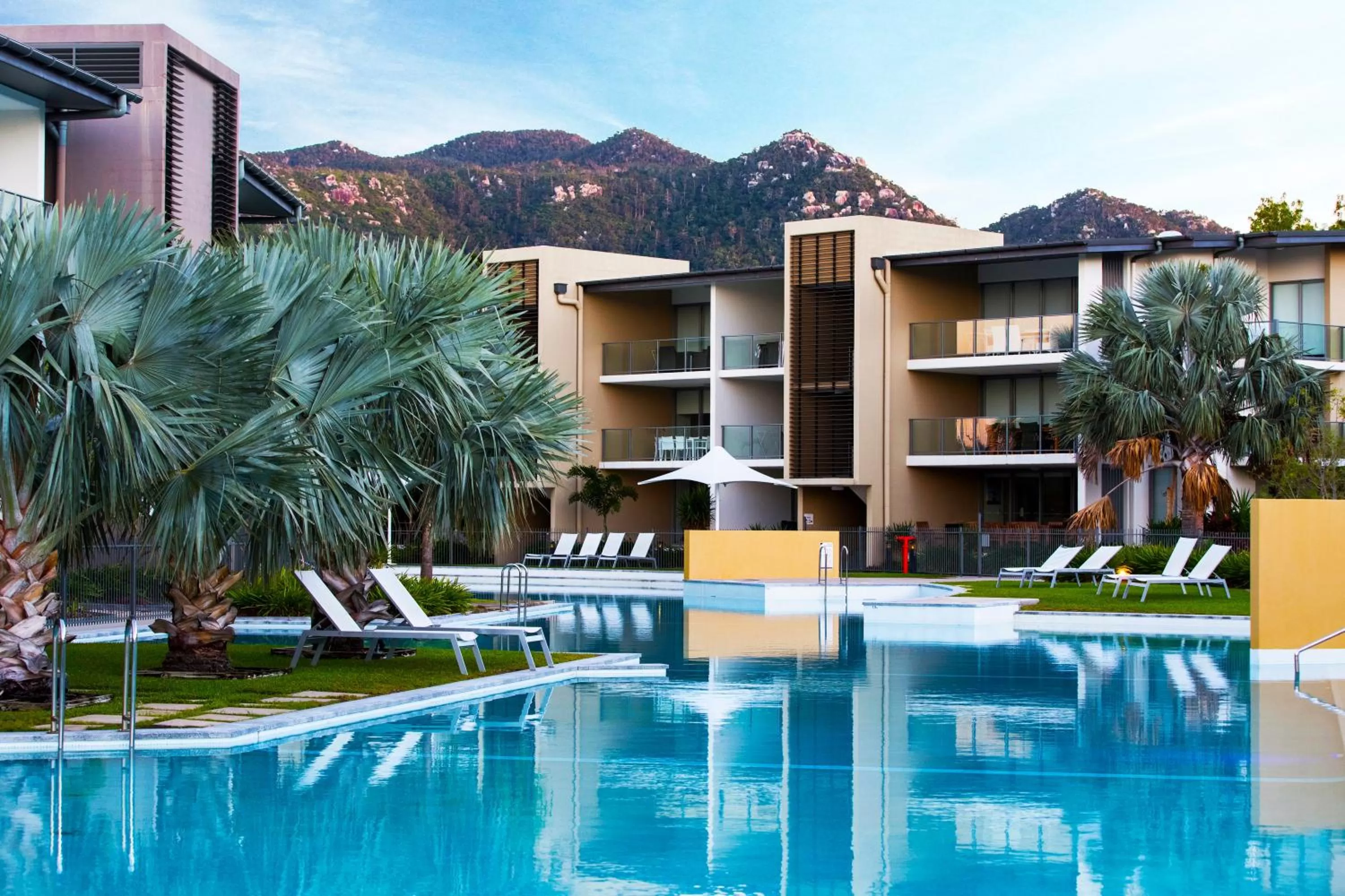 Swimming pool in Peppers Blue on Blue