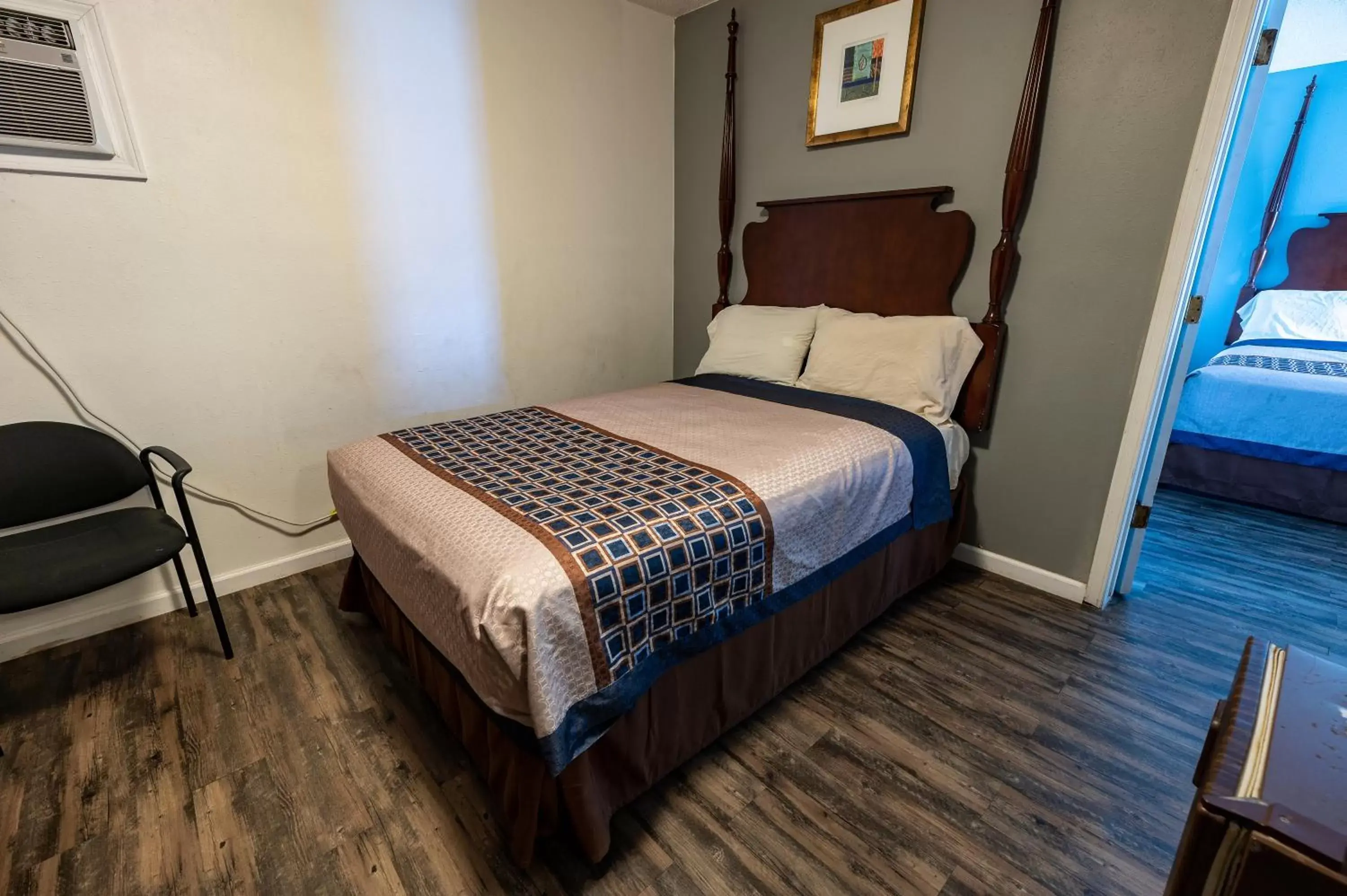Bed in American Inn & Suites Russellville