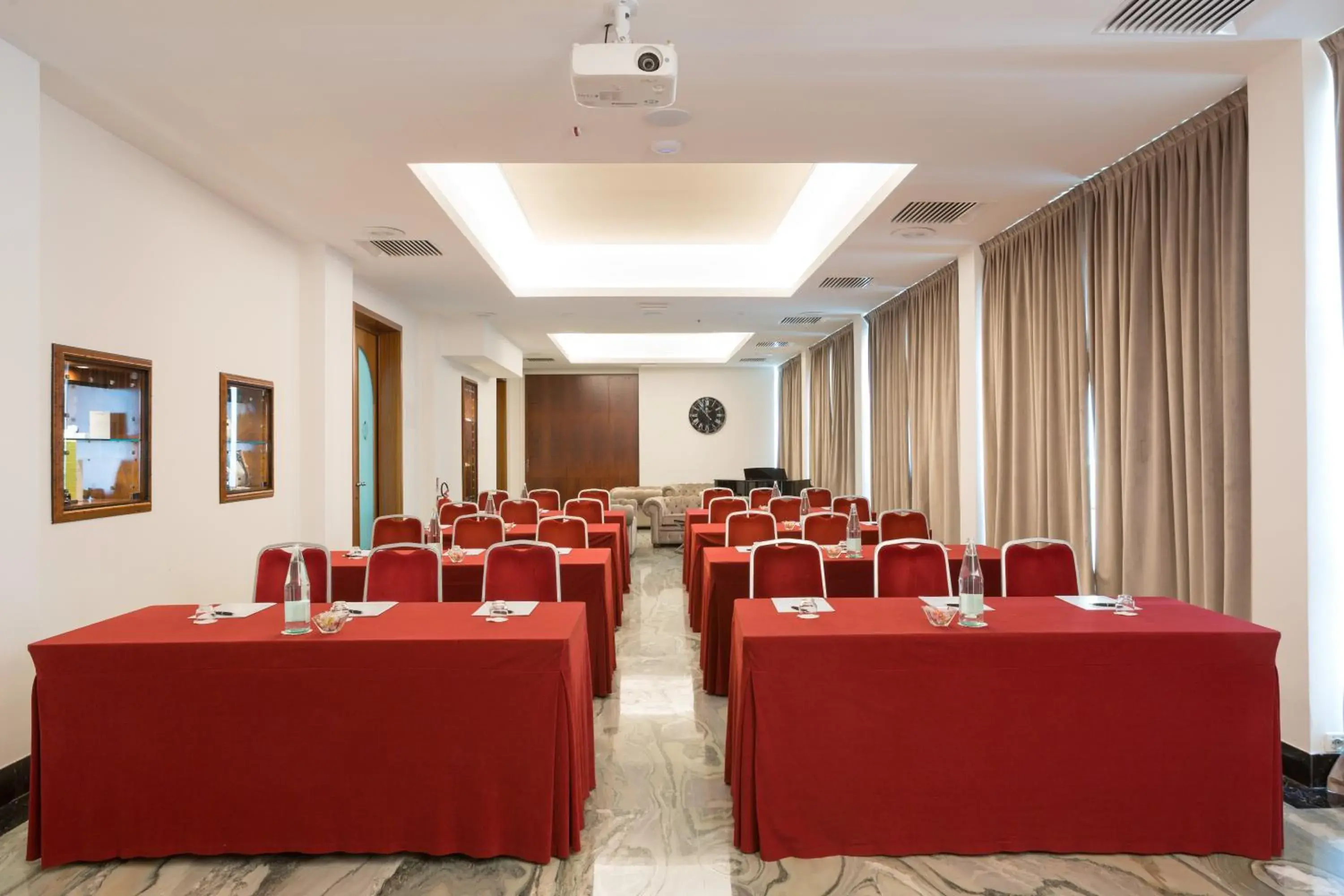 Business facilities in Hotel Continental